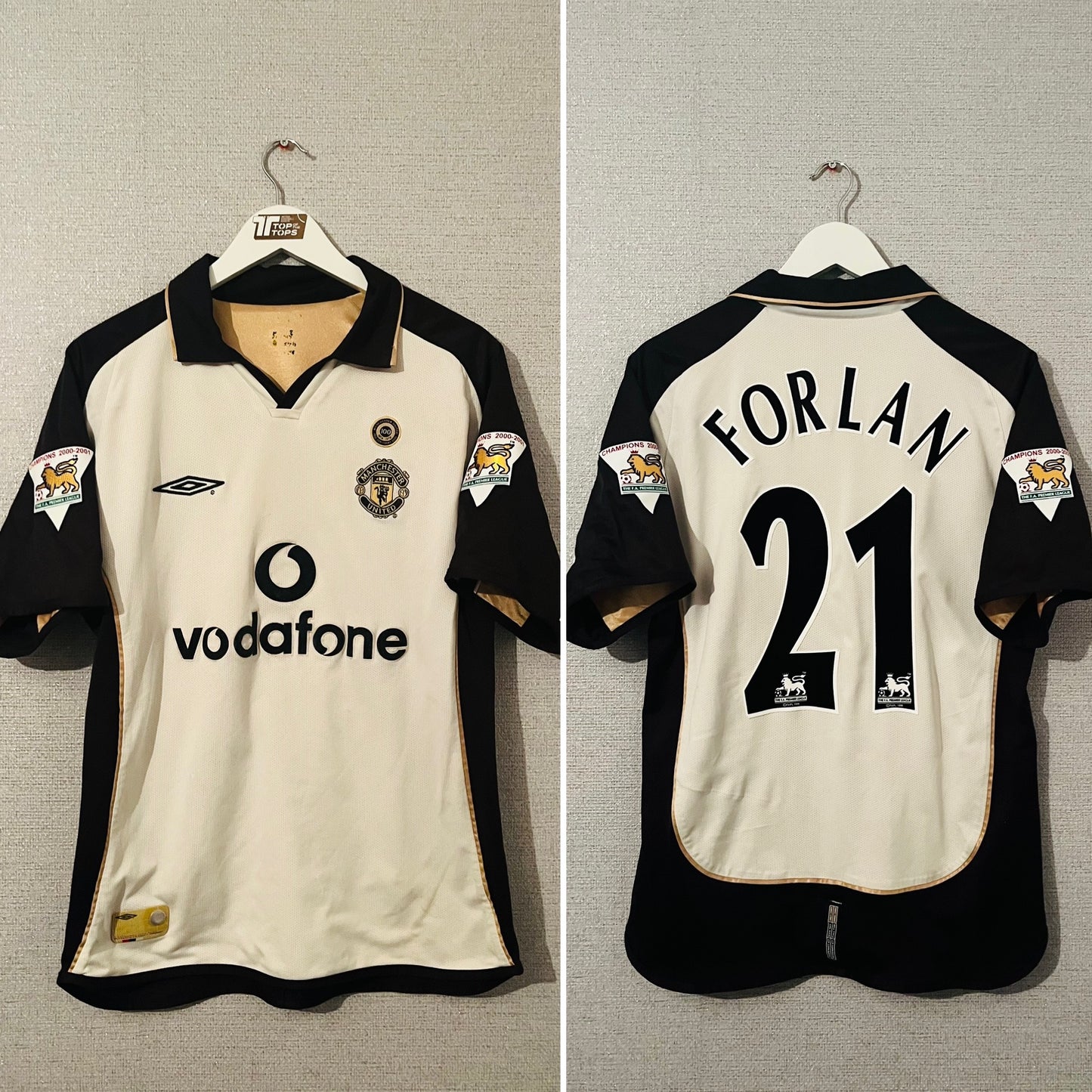 Manchester United away reversible football shirt
2001/02 Forlan Medium