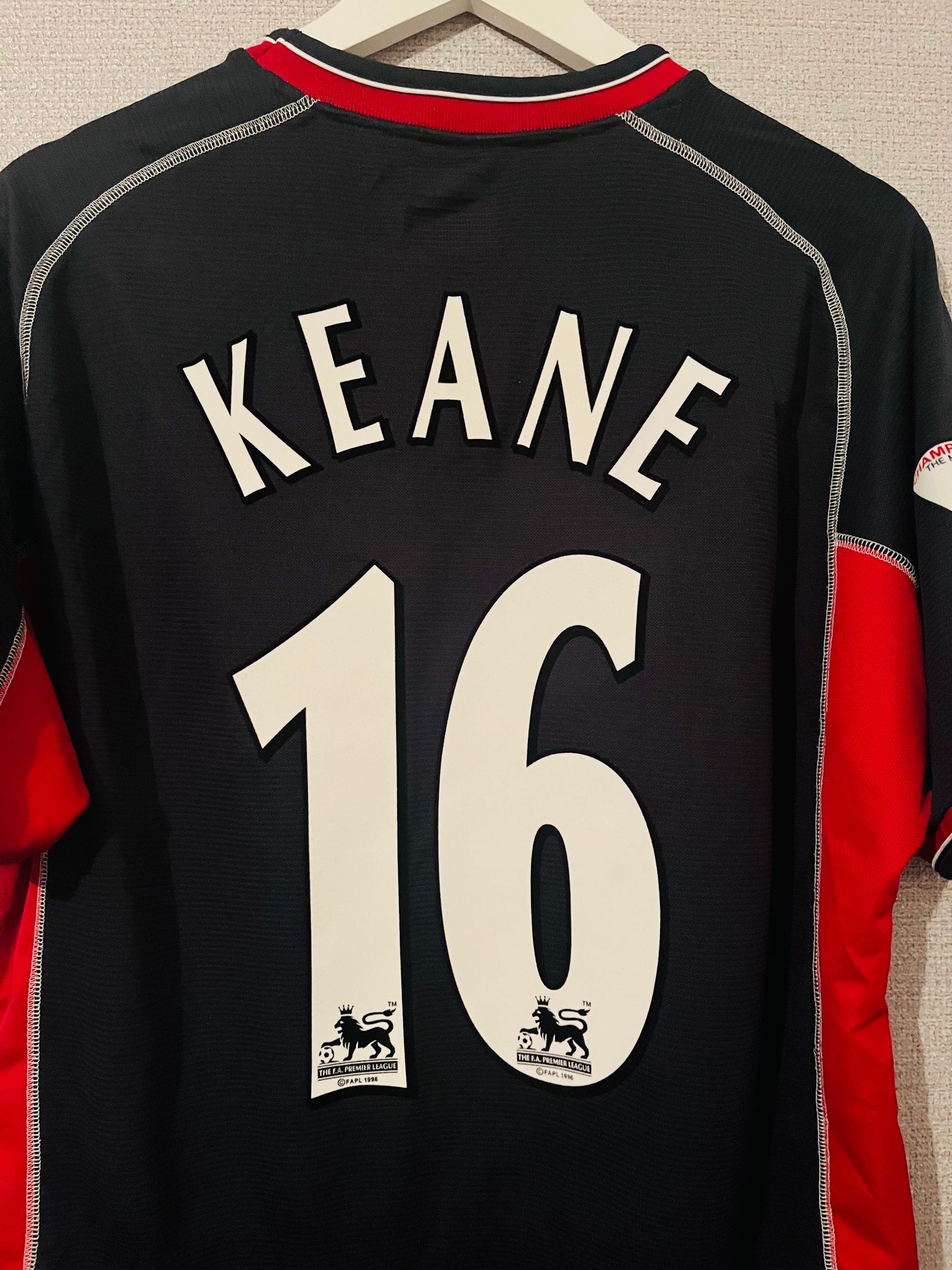 Manchester United away football shirt 2000/01 Keane Large
