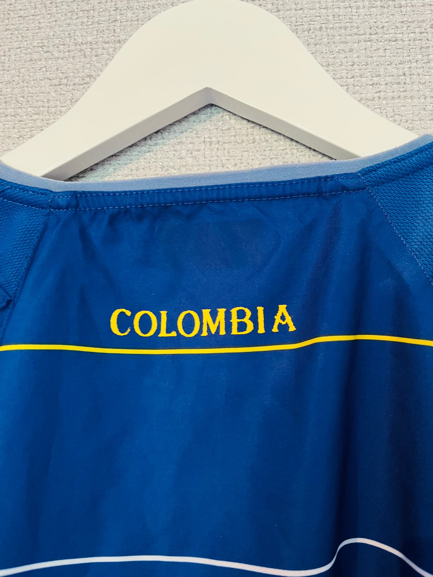 Colombia away football shirt
2004/07 XL