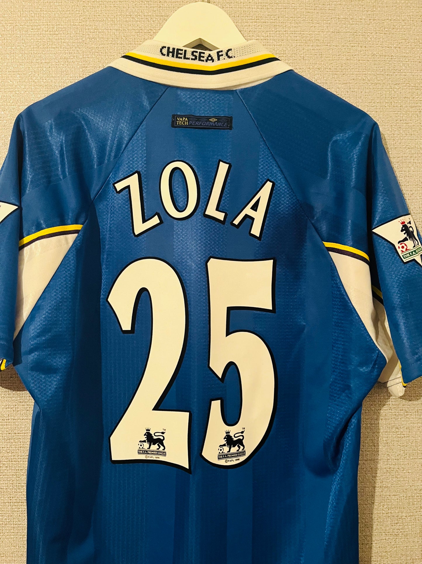 Chelsea home football shirt 1997/99 Zola Medium