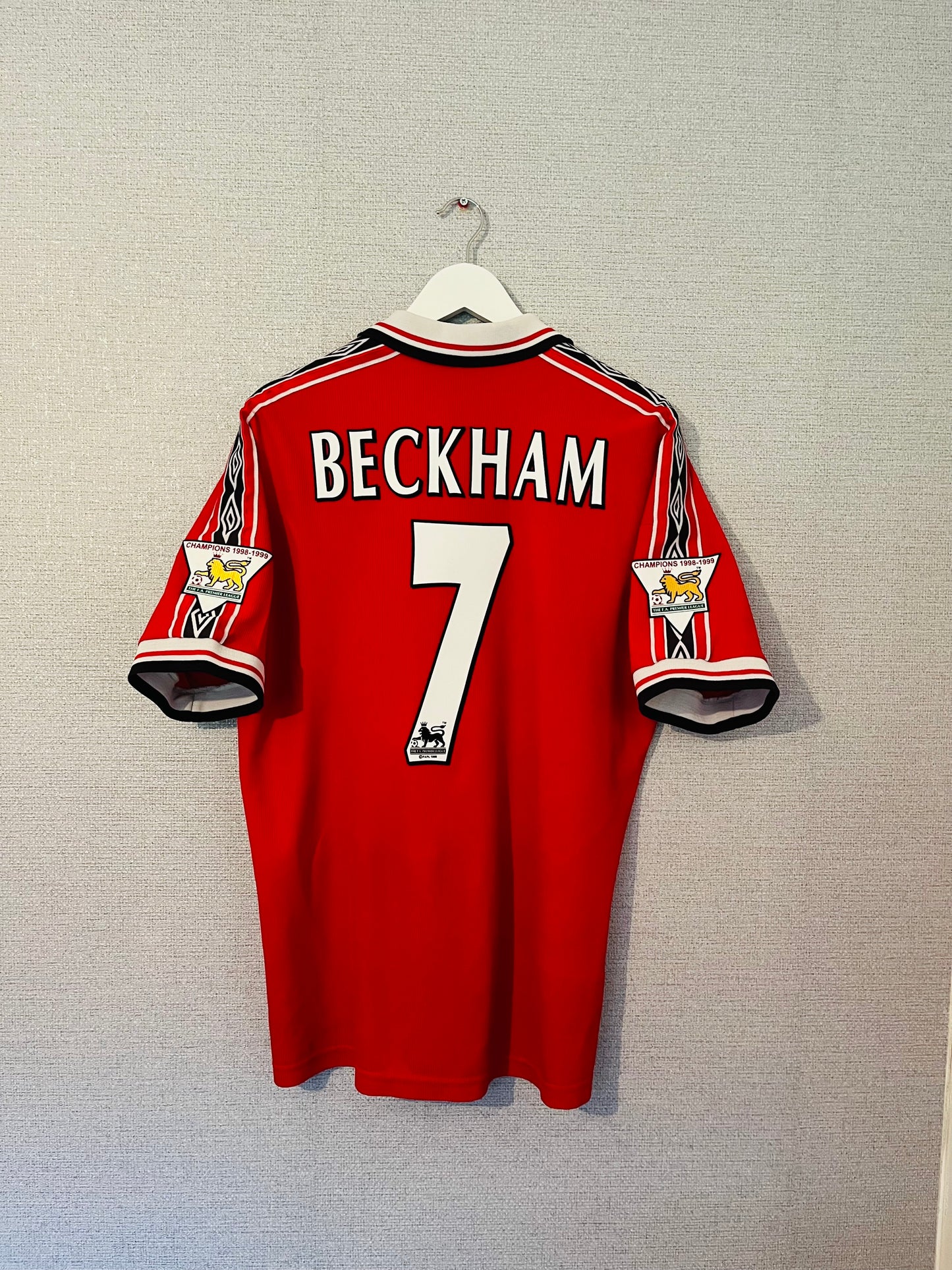 Manchester United home football shirt 1999/2000 Beckham XL