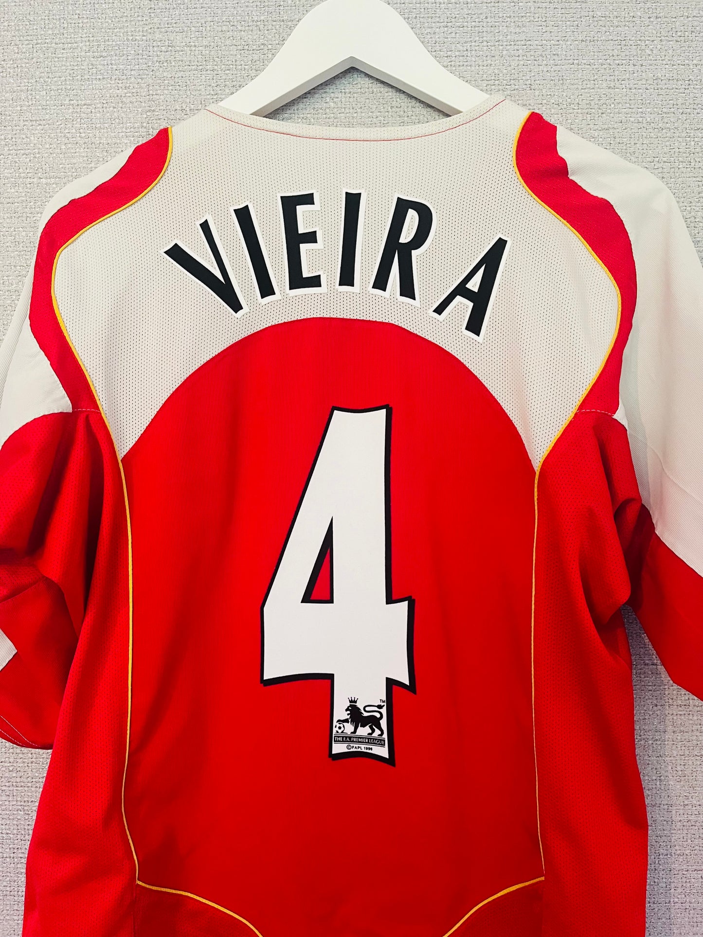 Arsenal home football shirt
2004/05 Vieira Medium