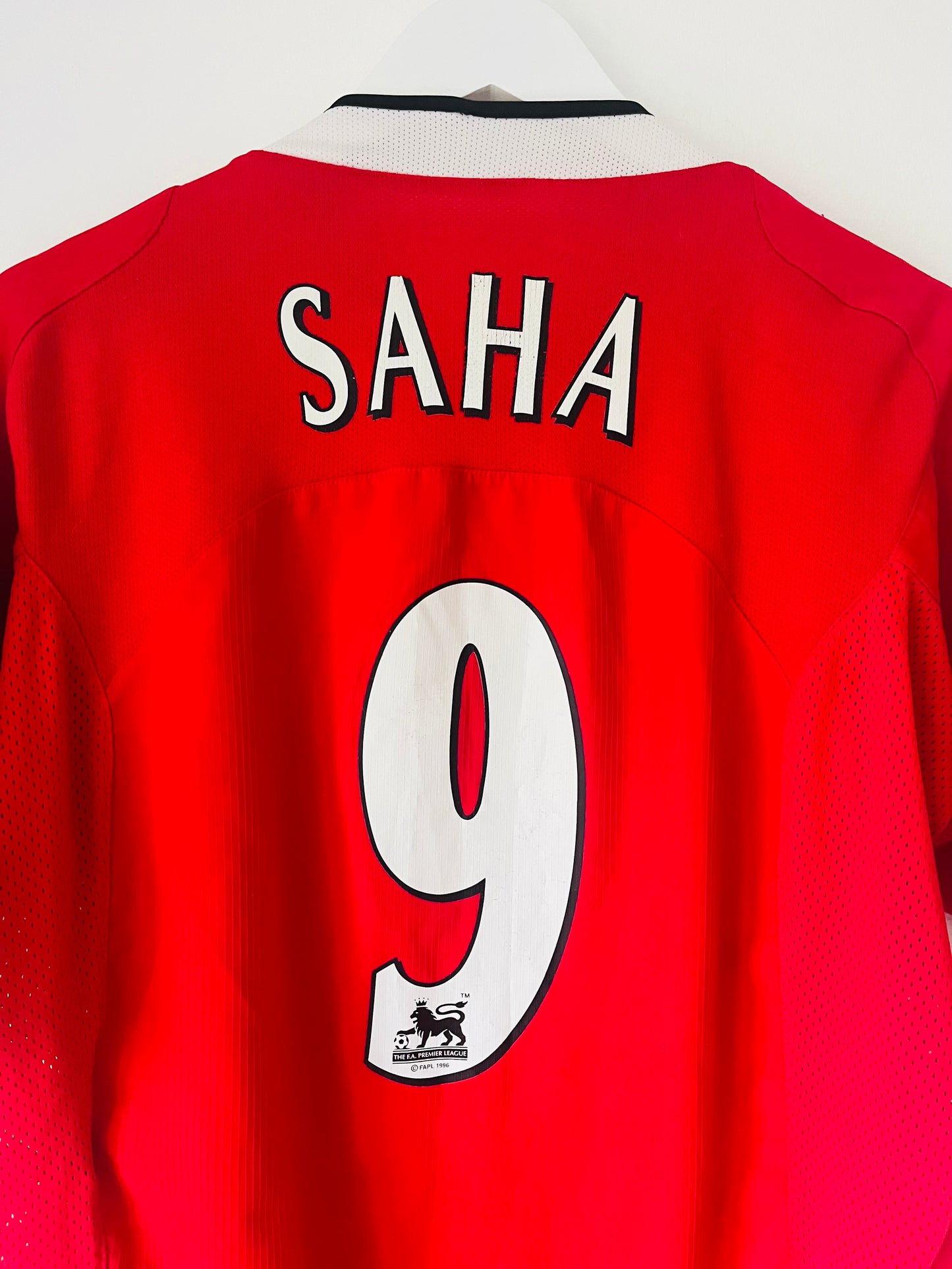 Manchester United home football shirt
2004/06 Saha Medium