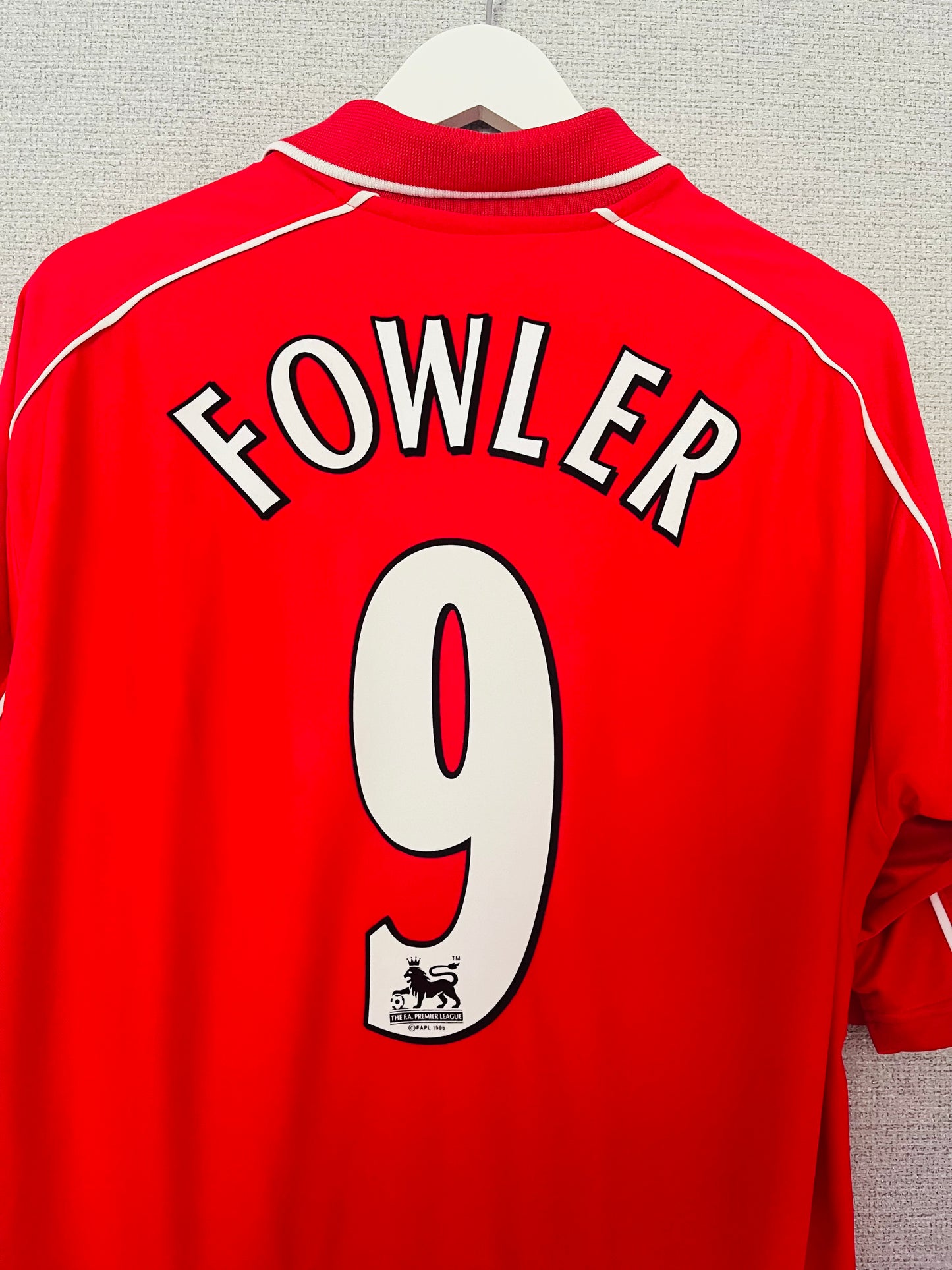 Liverpool home football shirt
2000/02 Fowler Large