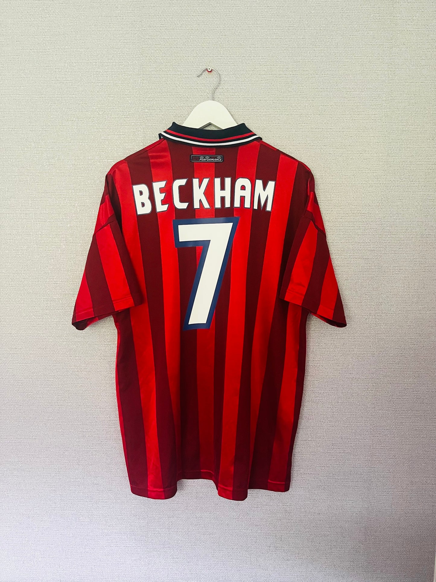 England away football shirt
W/C 1998 Beckham XL