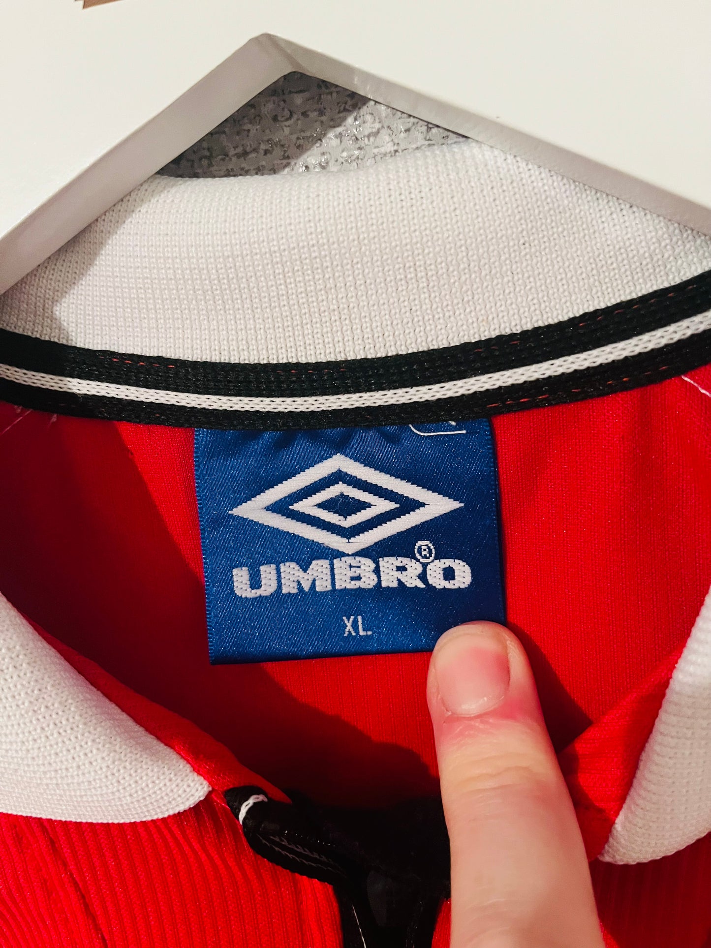 Manchester United home football shirt 1999/2000 Keane XL