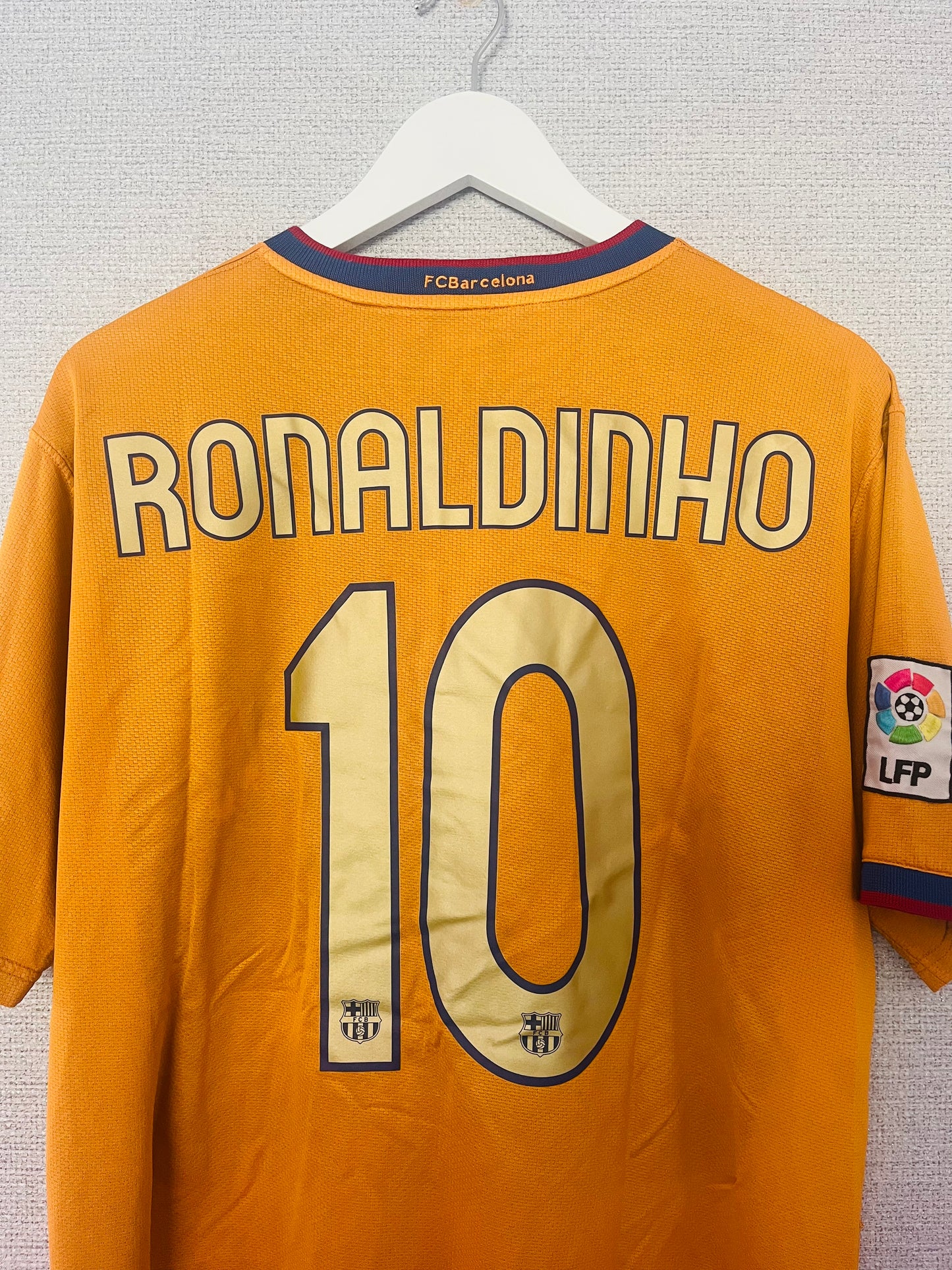 Barcelona away football shirt 2006/07 Ronaldinho Large