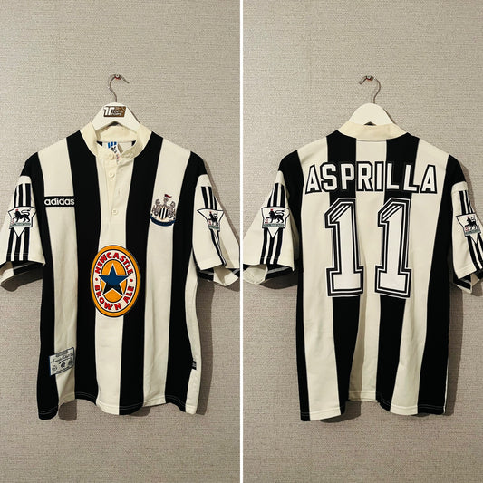 Newcastle United home football shirt 1995/97 Asprilla Medium
