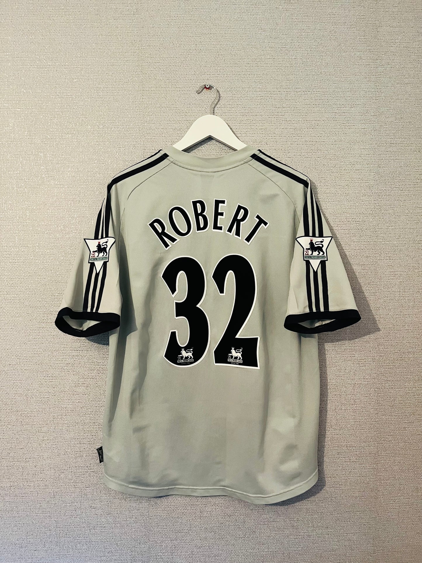 Newcastle United away football shirt 2002/03 Robert XL