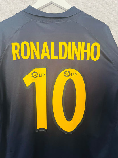 Barcelona away football shirt
2003/04 Ronaldinho XL
