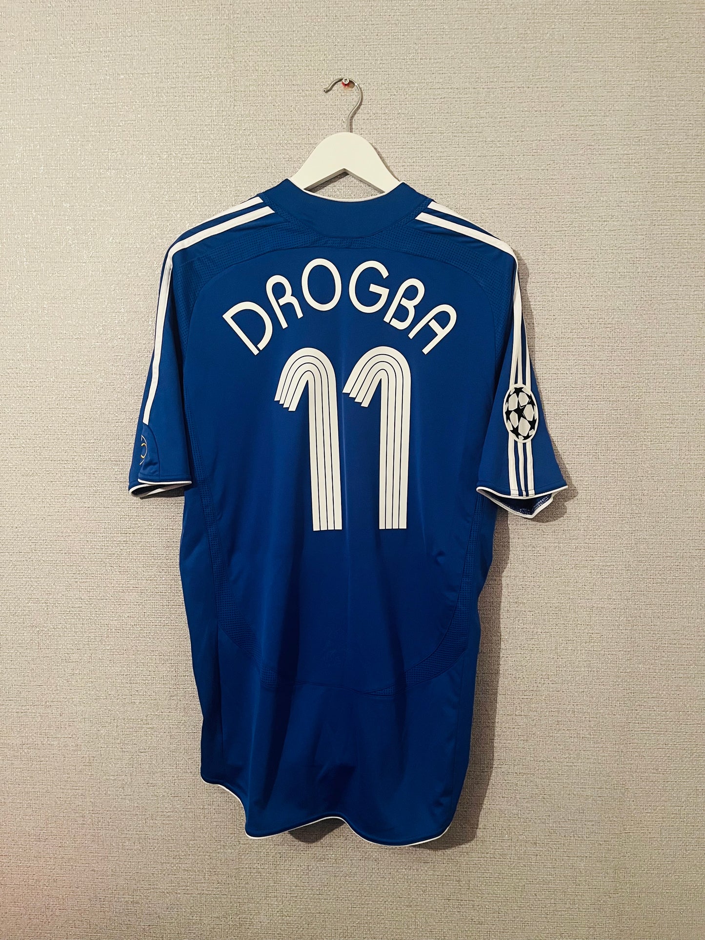 Chelsea home football shirt
2006/08 Drogba Large