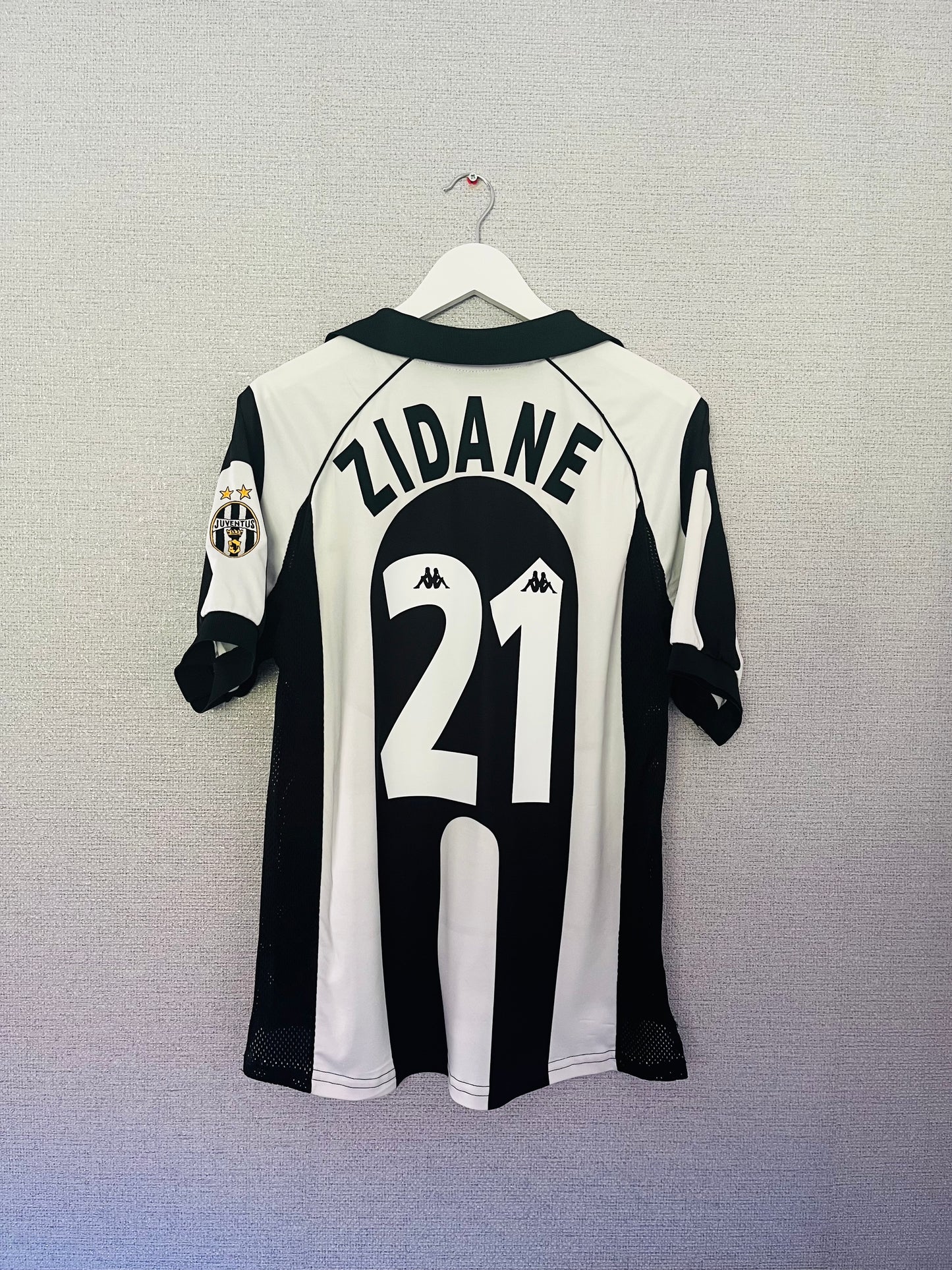 Juventus home football shirt 1997/98 Zidane Medium