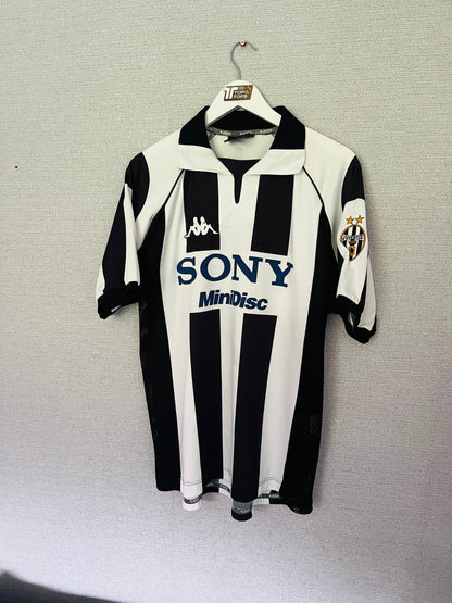 Juventus home football shirt 1997/98 Zidane Large