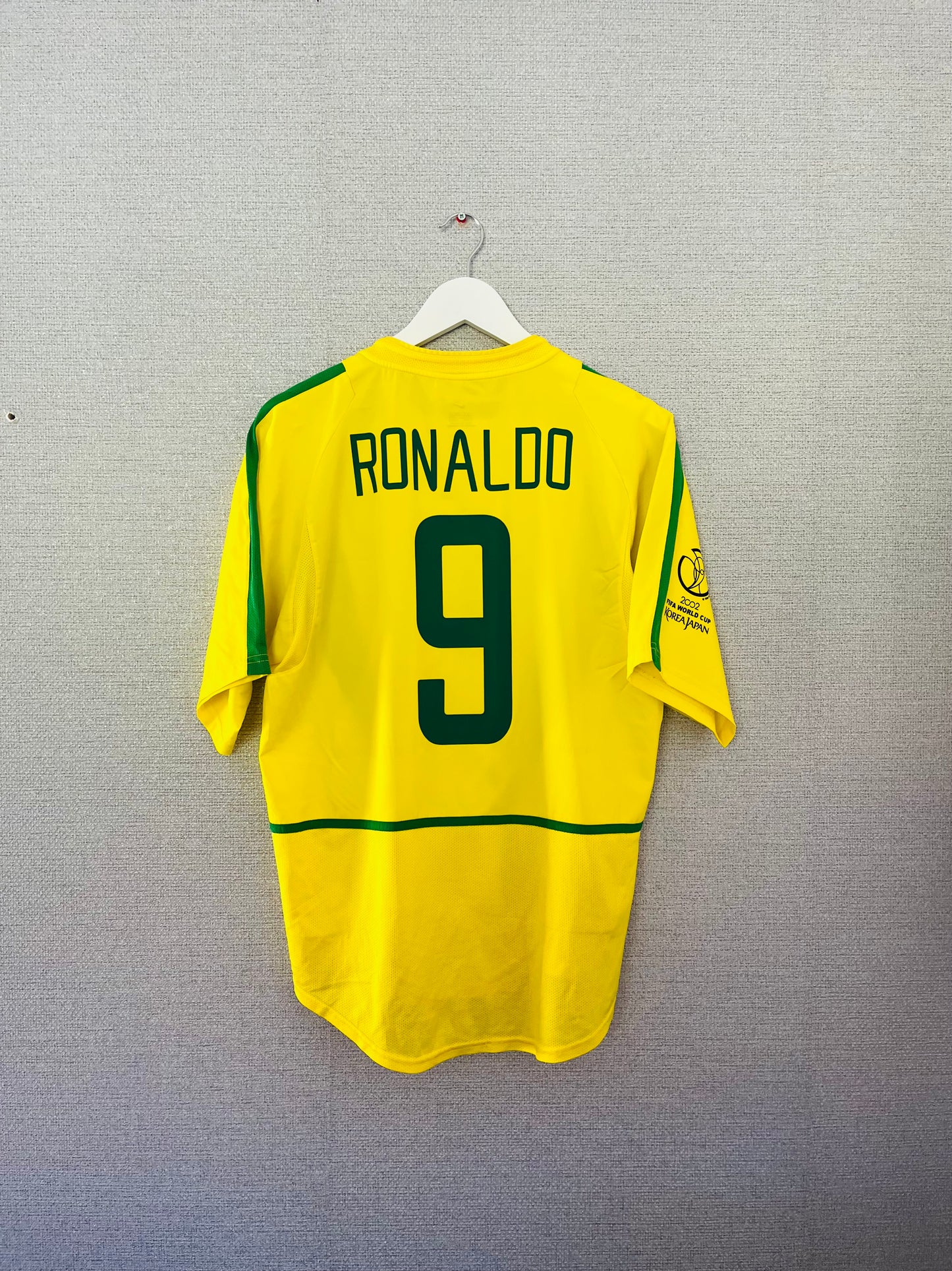 Brazil home football shirt
W/C 2002 Ronaldo Medium