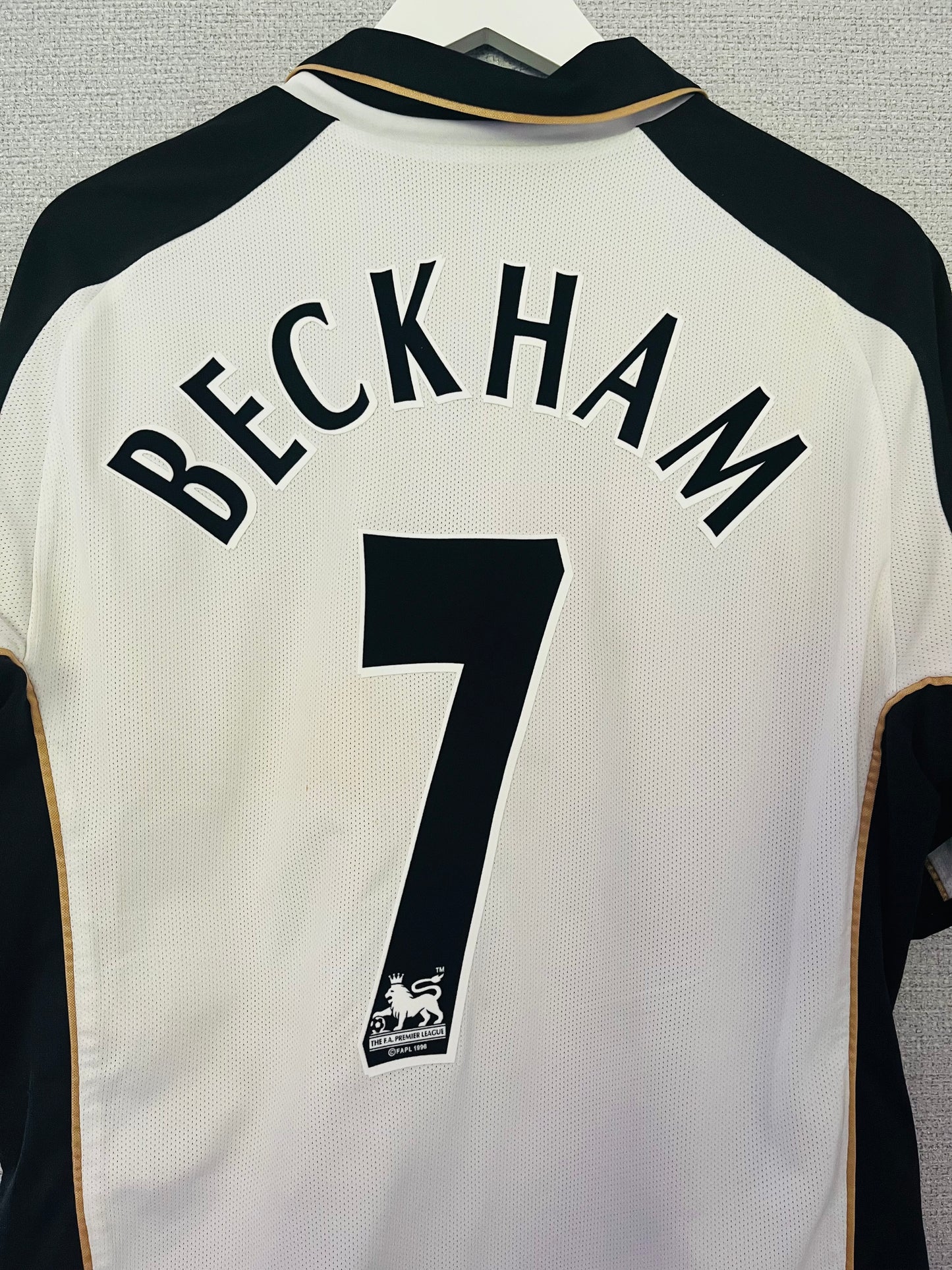 Manchester United away reversible football shirt
2001/02 Beckham Large