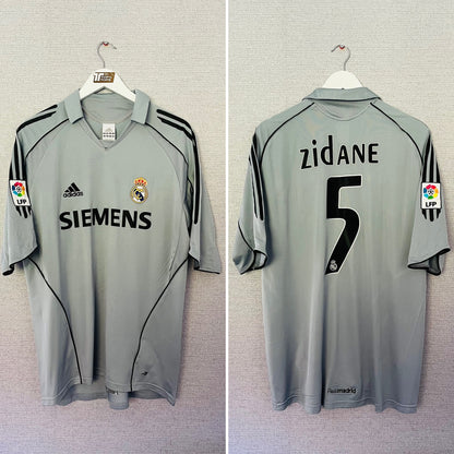 Real Madrid third football shirt
2005/06 Zidane Large