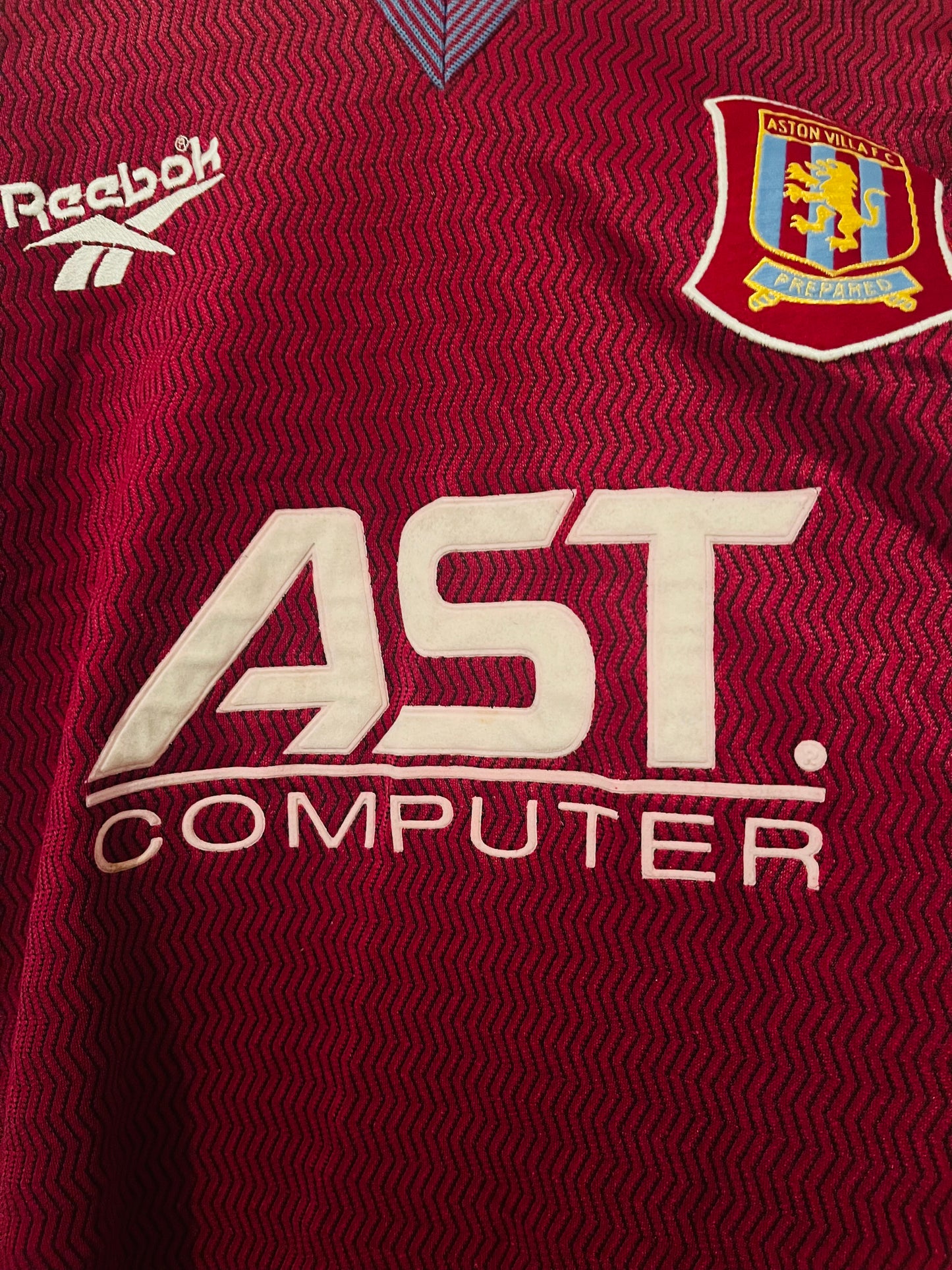 Aston Villa home football shirt
1997/98 Yorke Medium