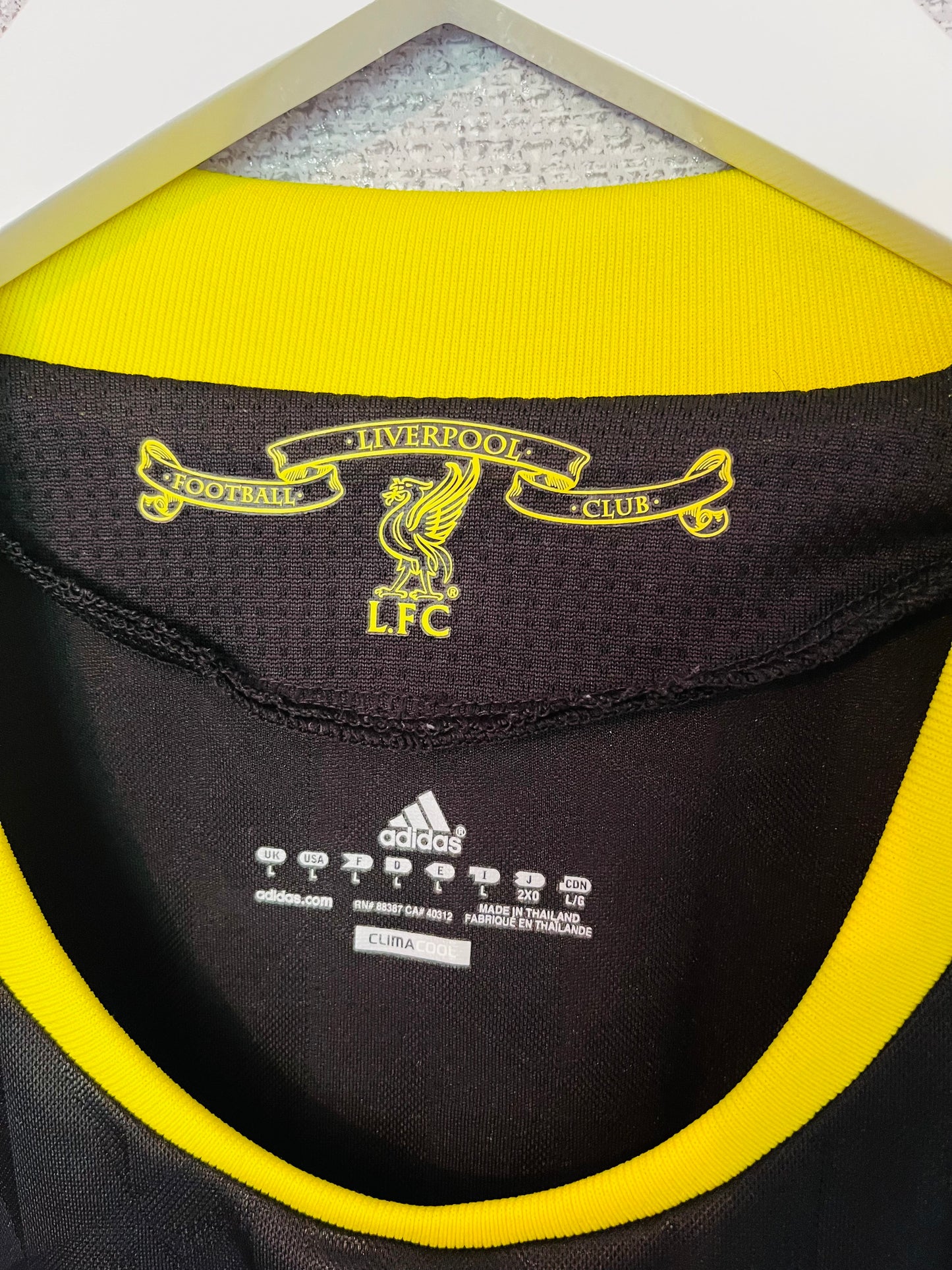 Liverpool third football shirt
2010/12 Suarez Large