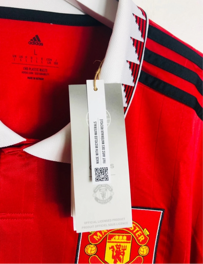 Manchester United home football shirt

Mainoo large 2022/23