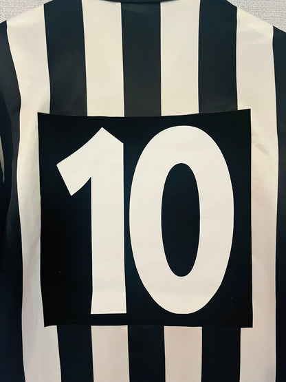 Juventus home football shirt
1994/95 No.10 (Del Piero) Large