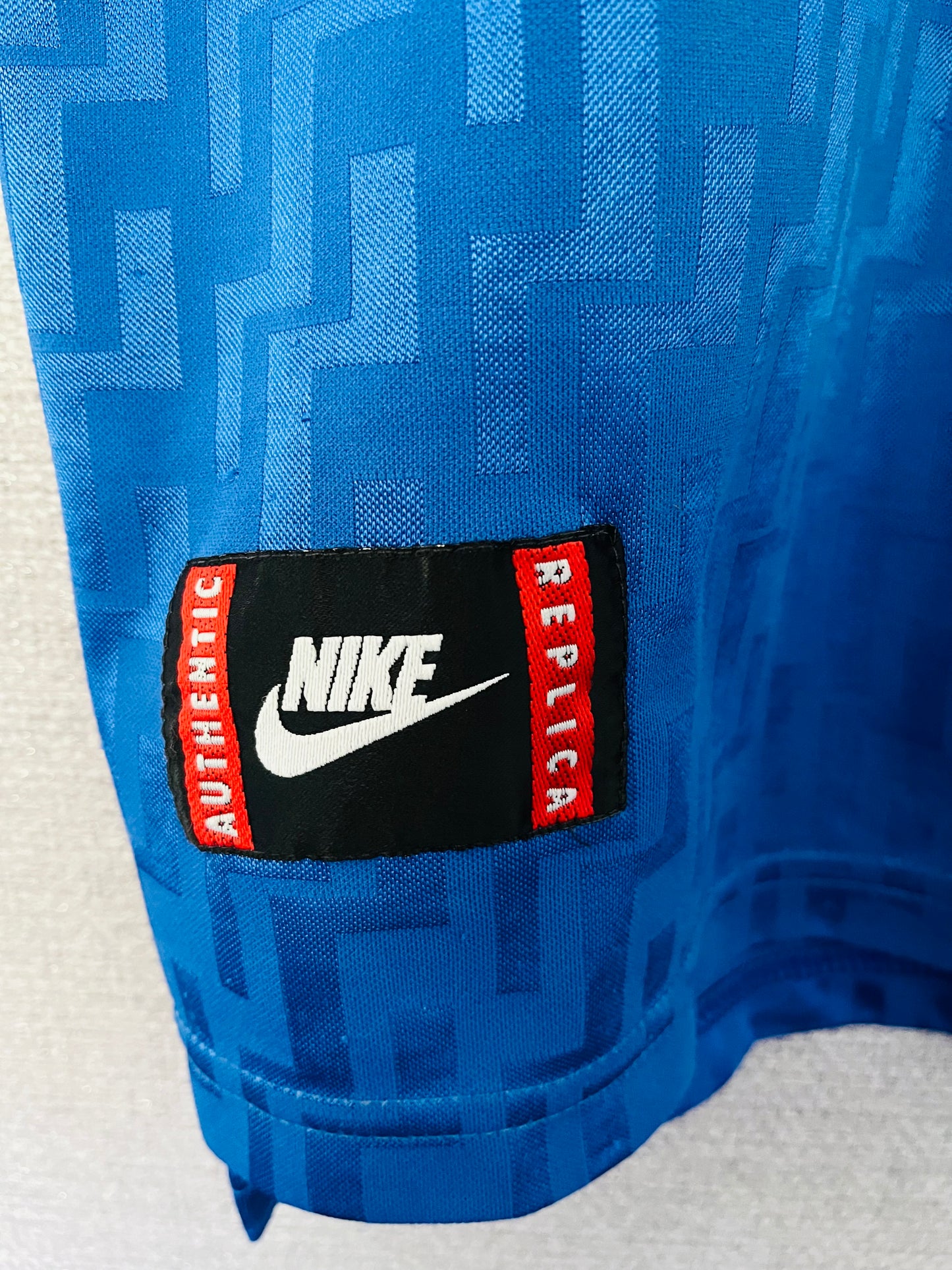 Italy home football shirt 1995/96 Baggio Large