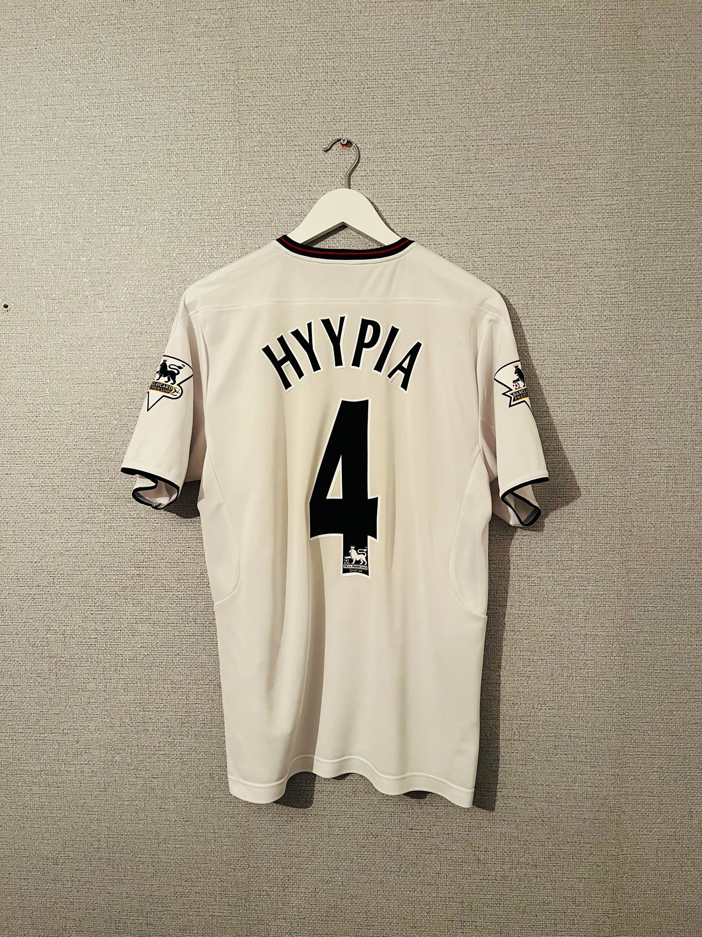 Liverpool away football shirt
2003/05 Hyypia Medium