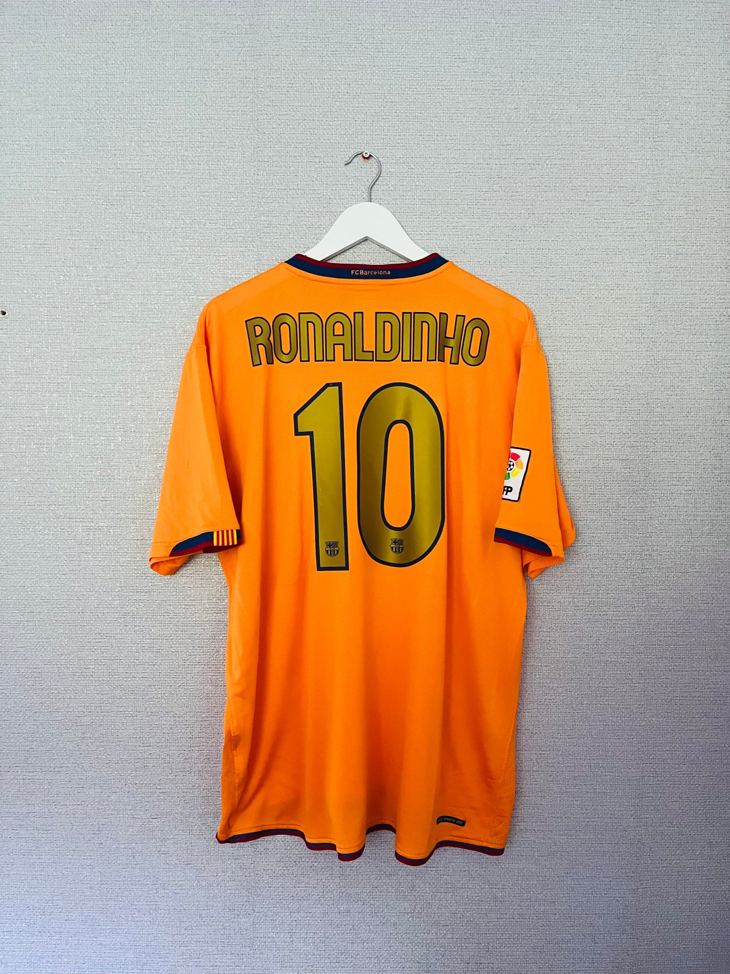 Barcelona away football shirt 2006/08 Ronaldinho XL