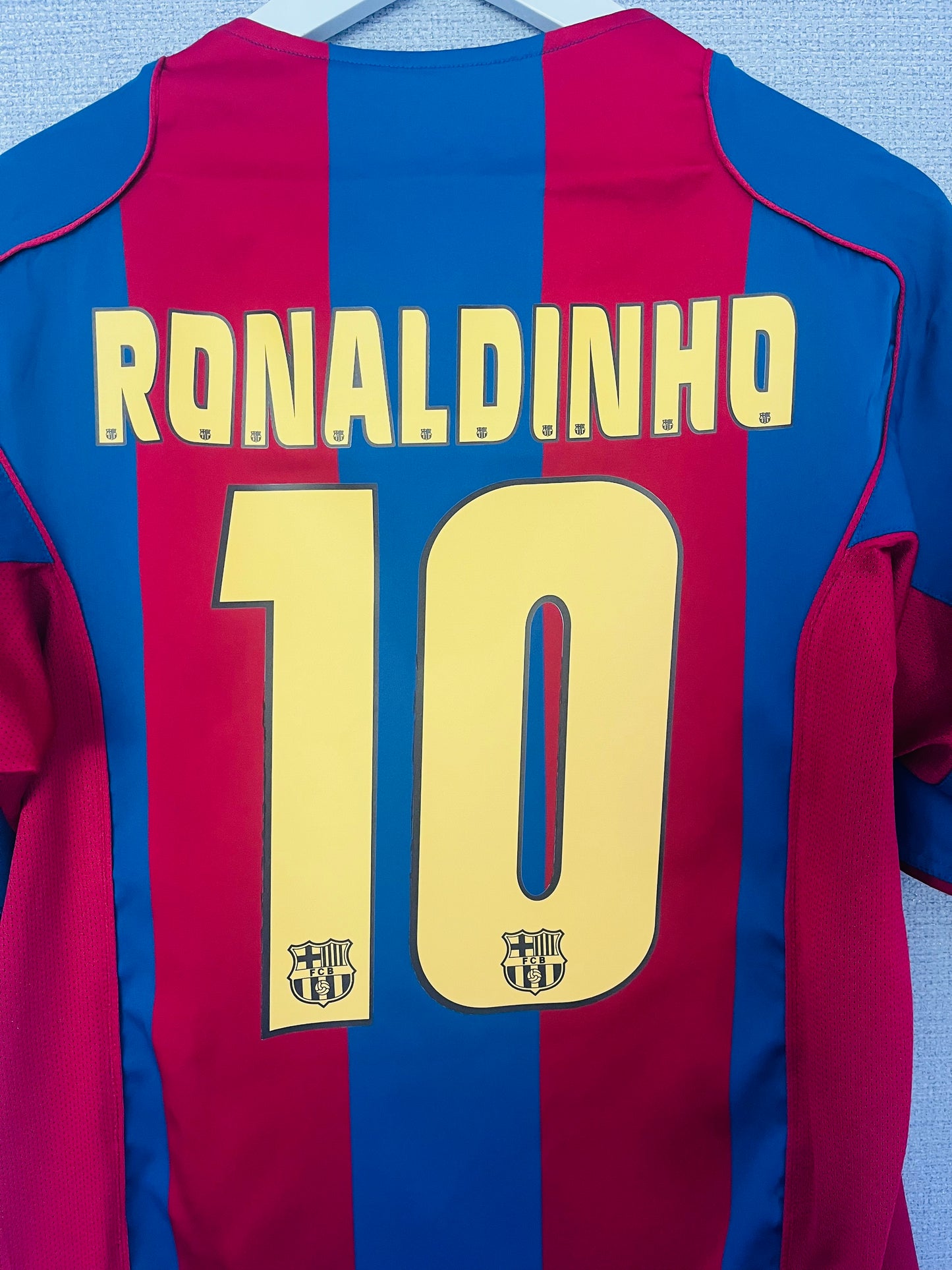 Barcelona home football shirt 2004/05 Ronaldinho Medium