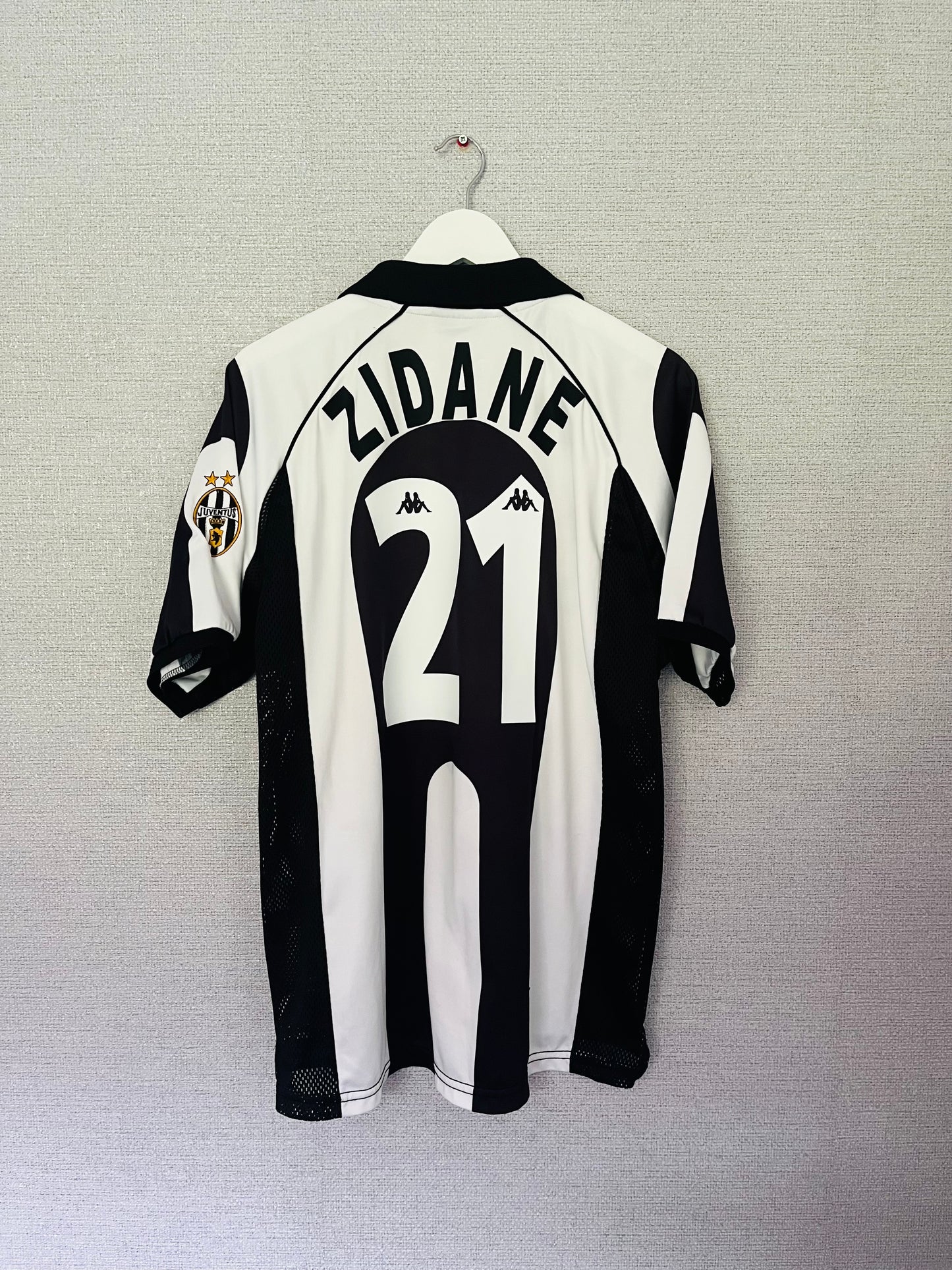 Juventus home football shirt 1997/98 Zidane Large