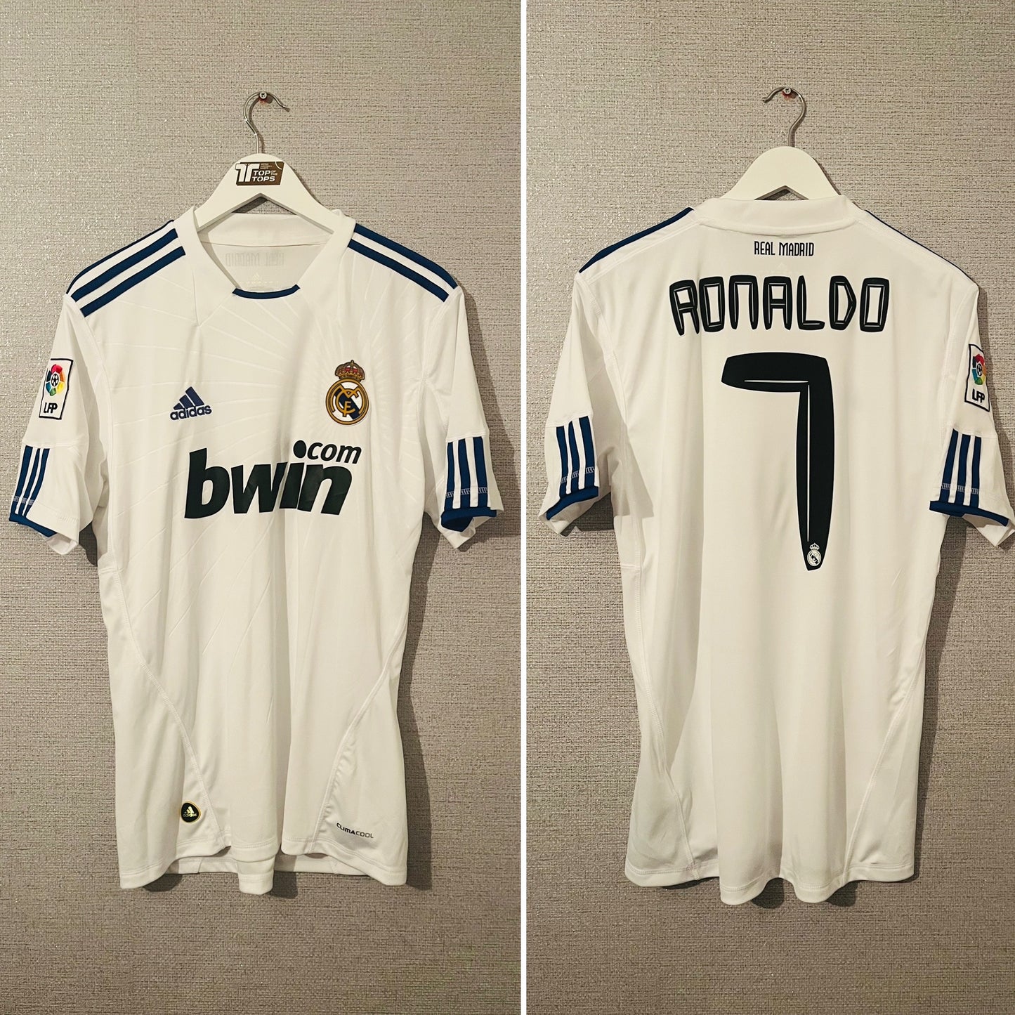 Real Madrid home football shirt
2010/11 CR7 Medium