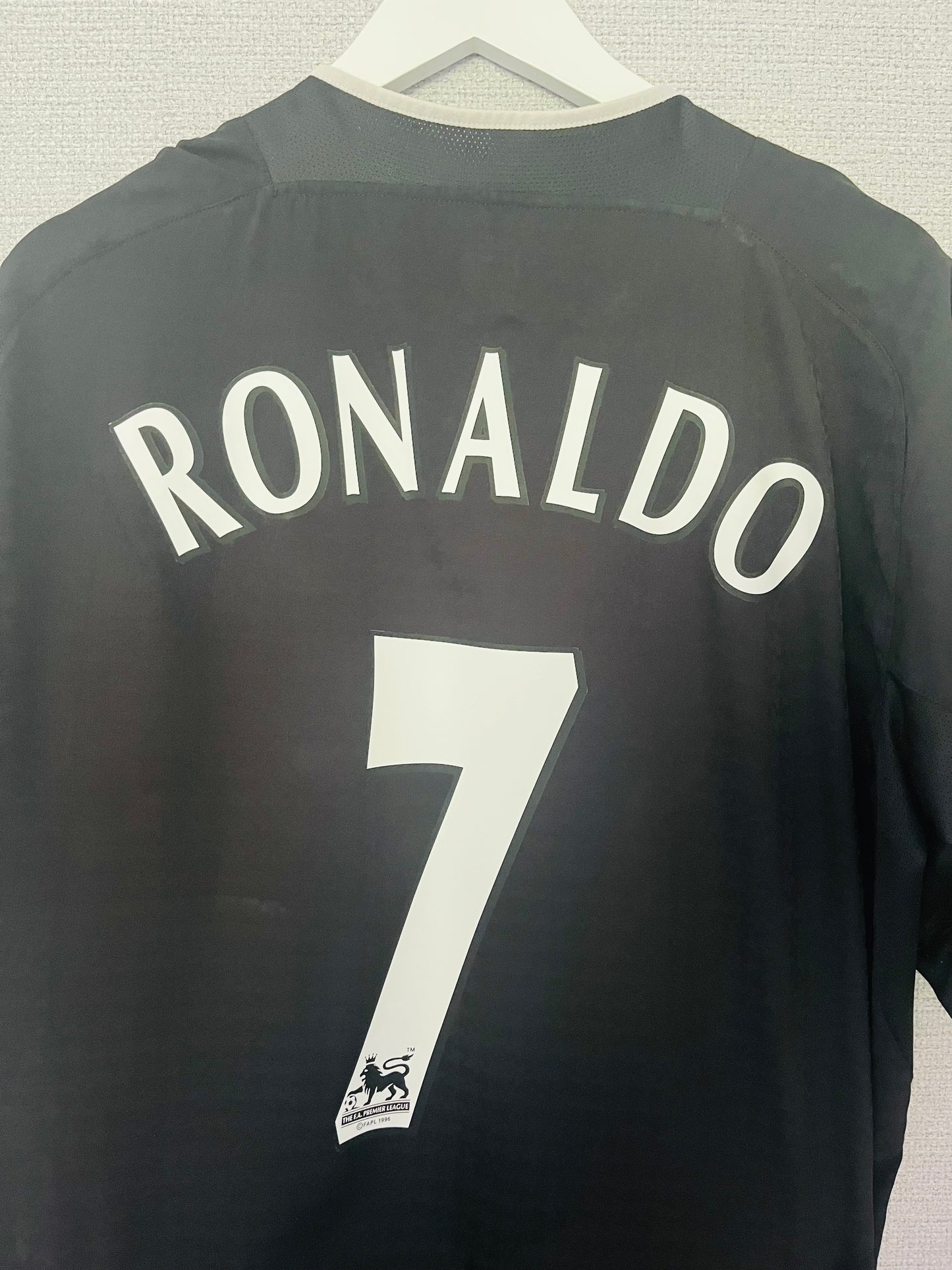 Manchester United away football shirt
2003/04 CR7 XL