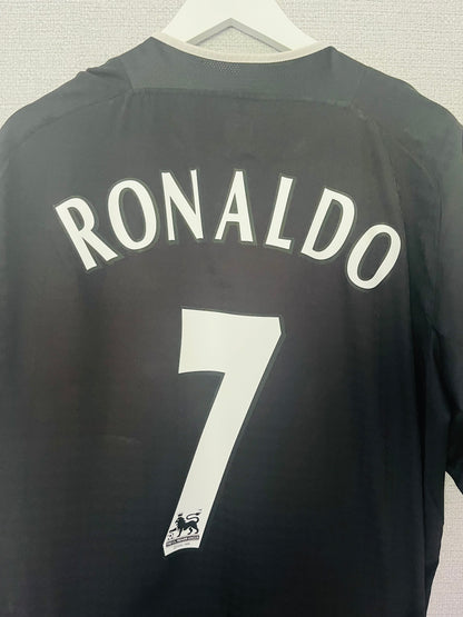 Manchester United away football shirt
2003/04 CR7 XL