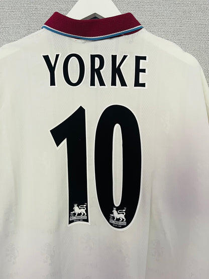 Aston Villa away football shirt
1996/98 Yorke Large