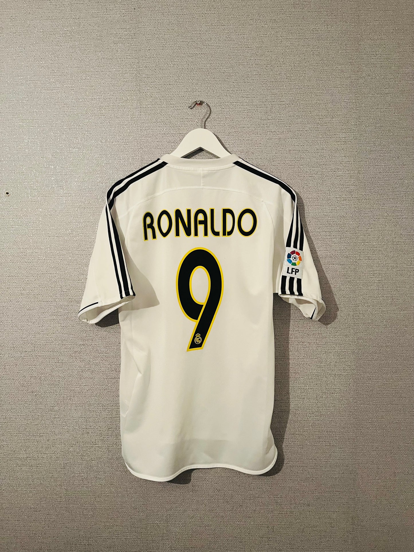 Real Madrid home football shirt 2003/04 R9 Medium