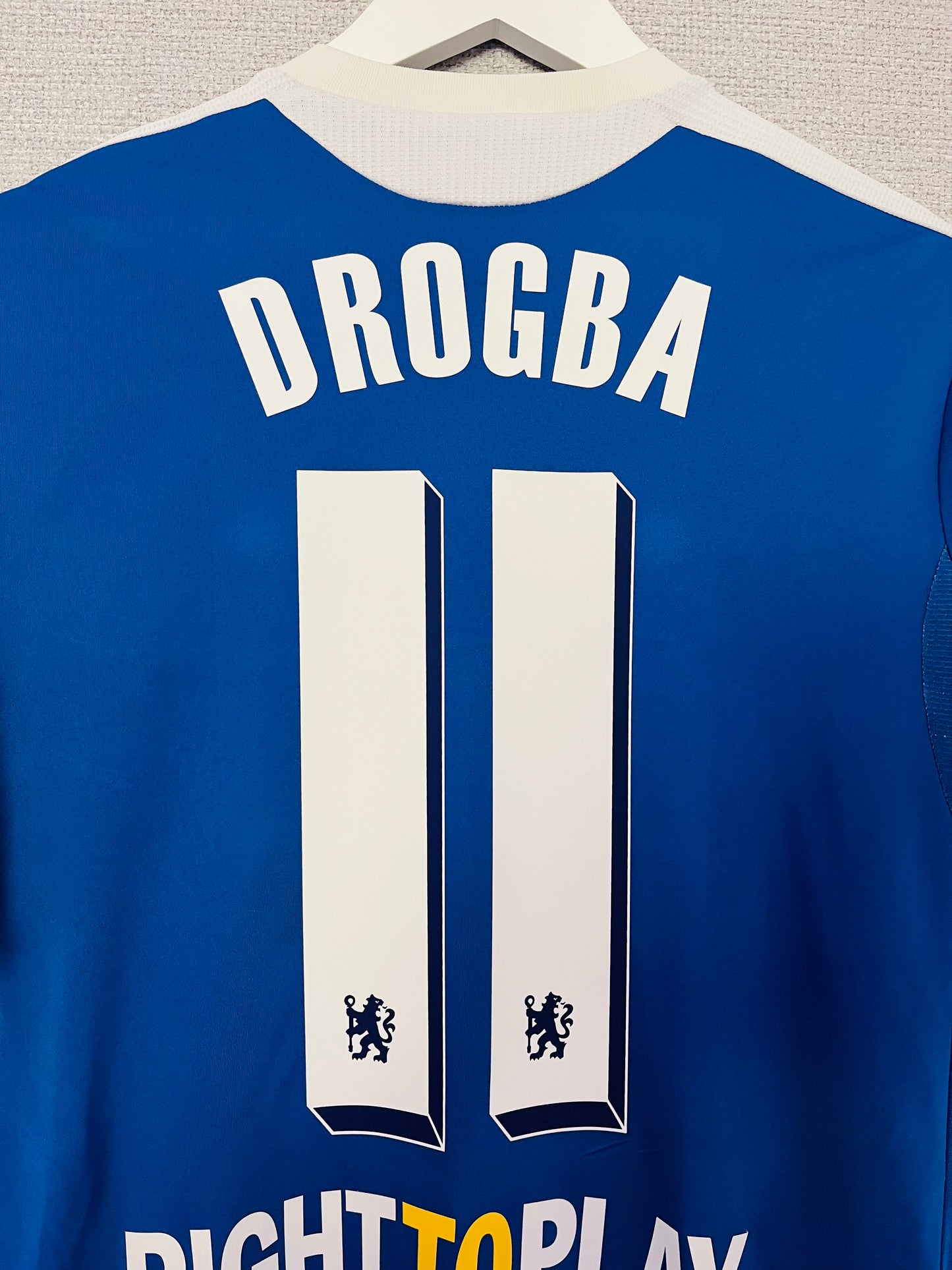 Chelsea home football shirt
2011/12 Drogba Medium