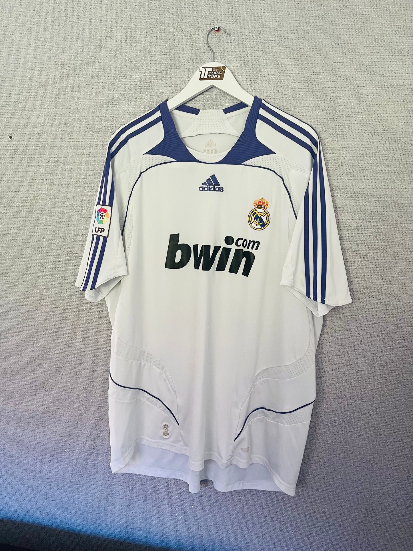 Real Madrid home football shirt
2007/08 Guti XXL