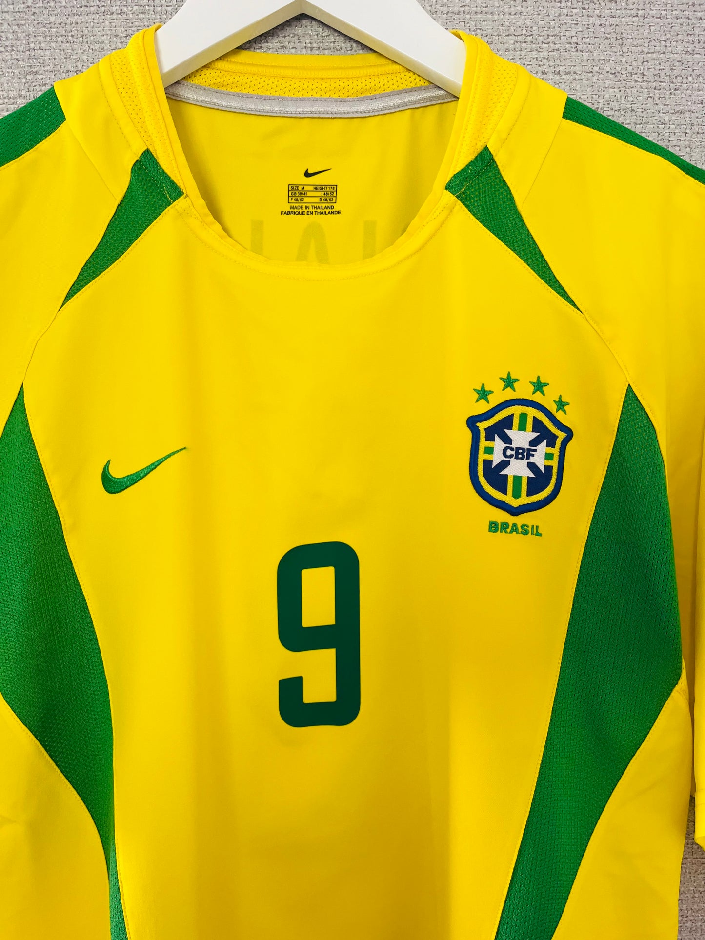 Brazil home football shirt
W/C 2002 Ronaldo Medium