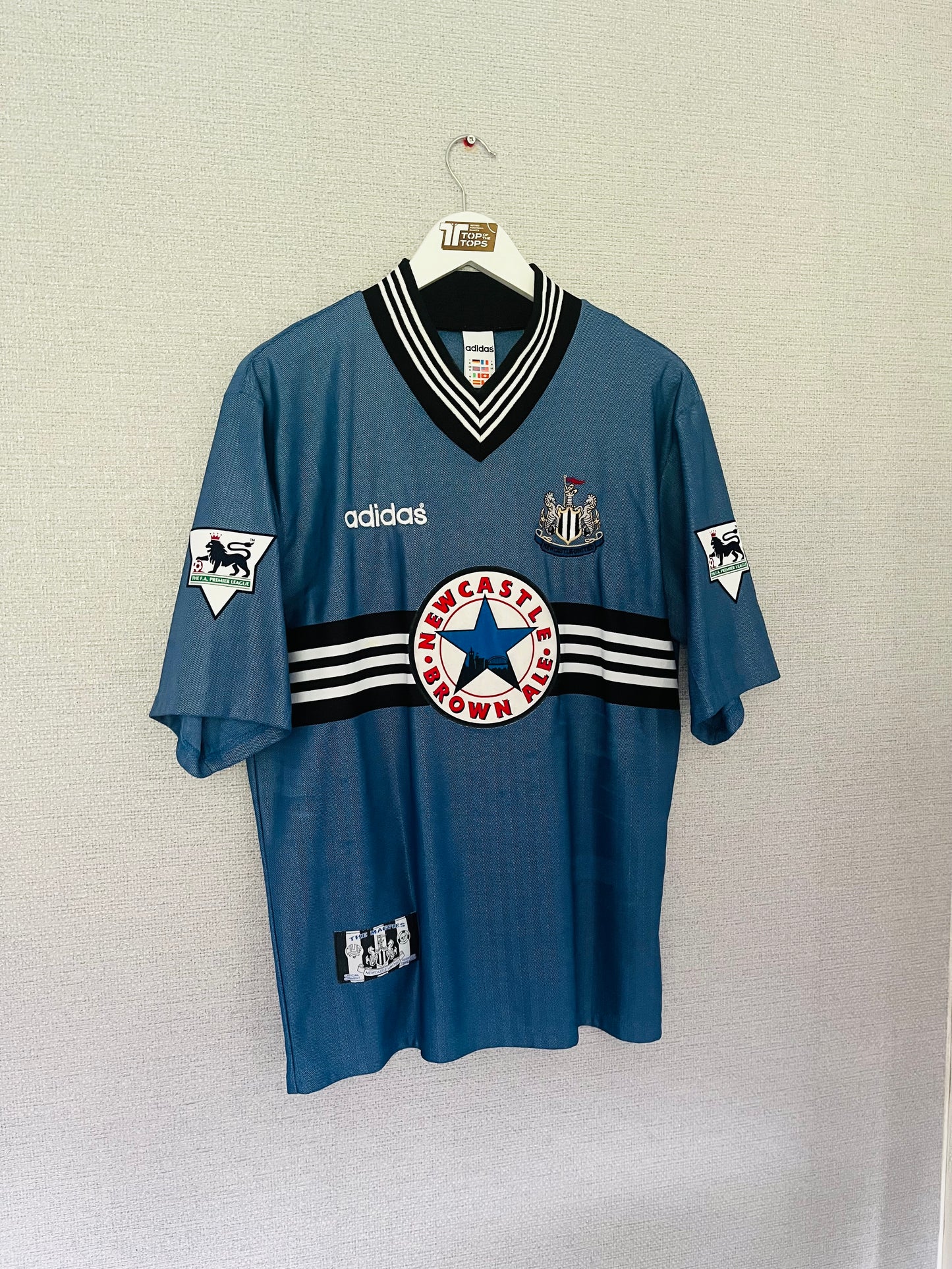 Newcastle United away football shirt 1996/97 Ginola Medium