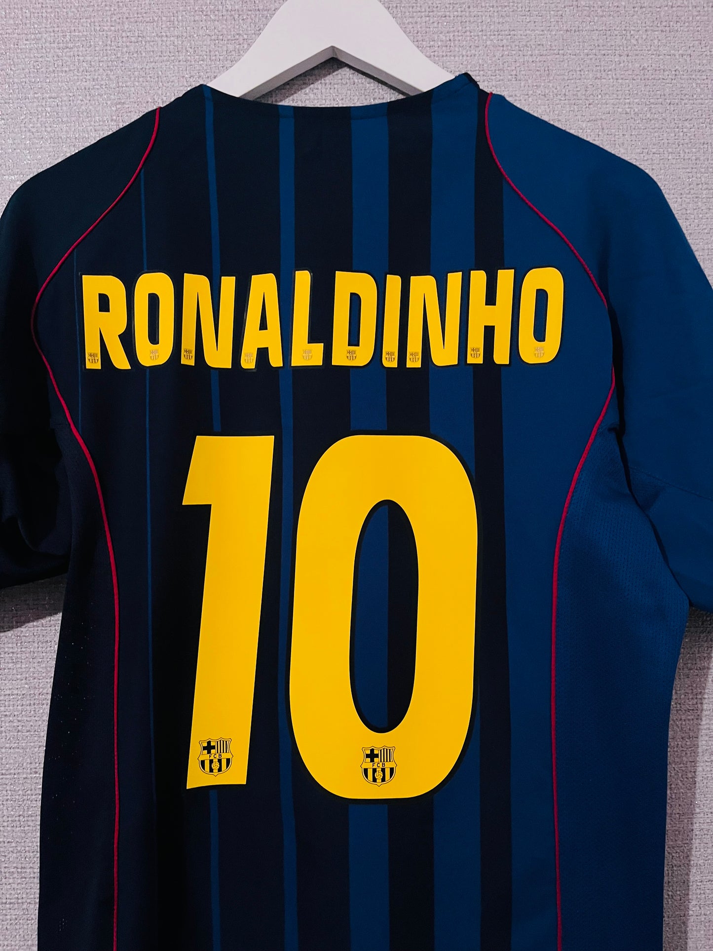 Barcelona away football shirt 2004/05 Ronaldinho Medium