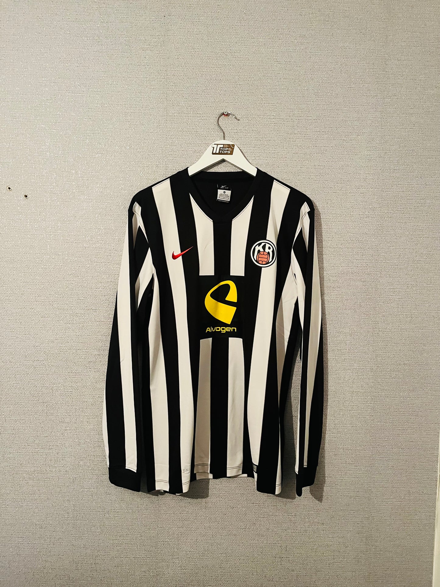 KR Reykjavik home football shirt 2014/15 Medium