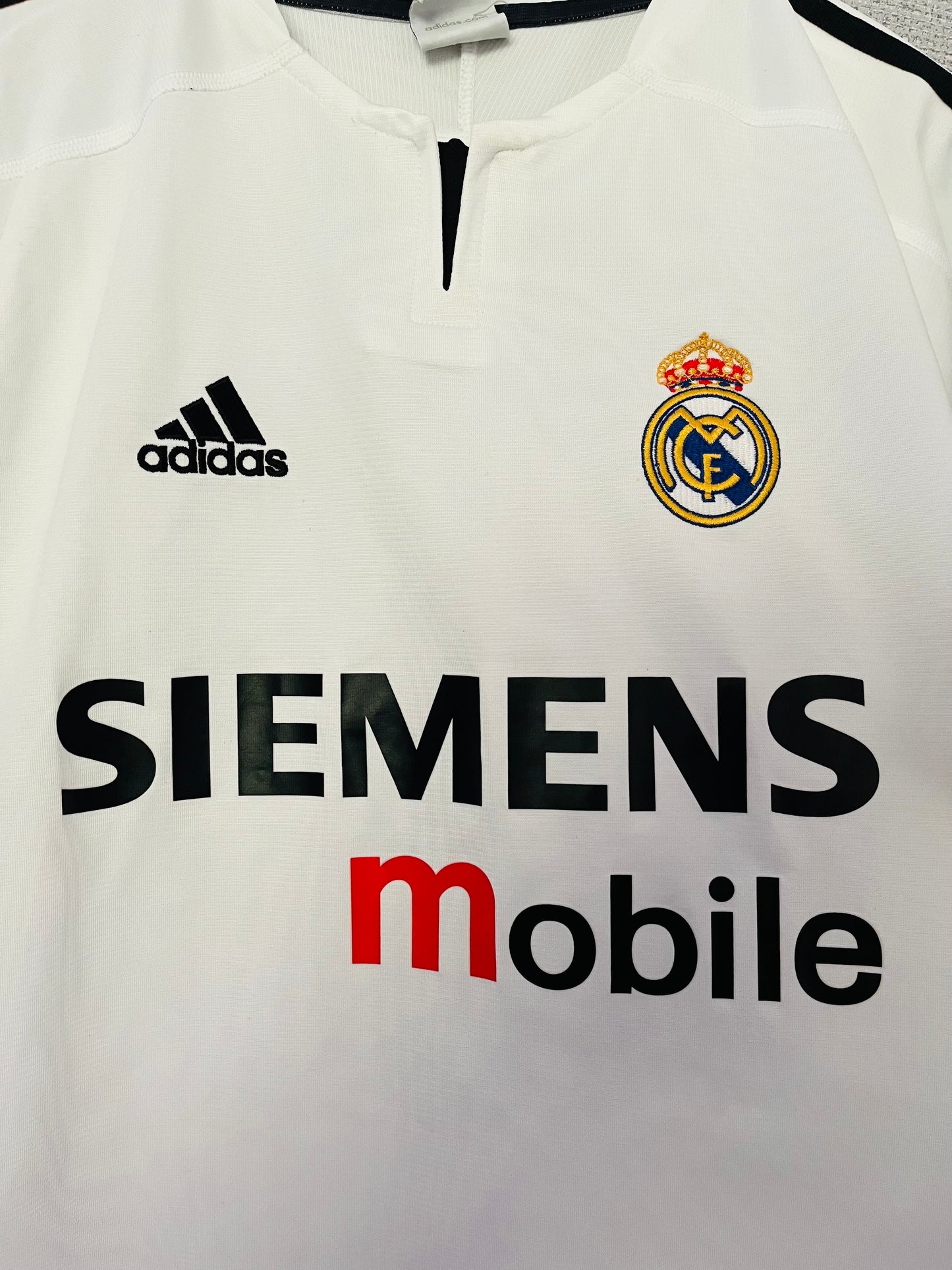 Real Madrid home football shirt
2003/04 R9 Medium