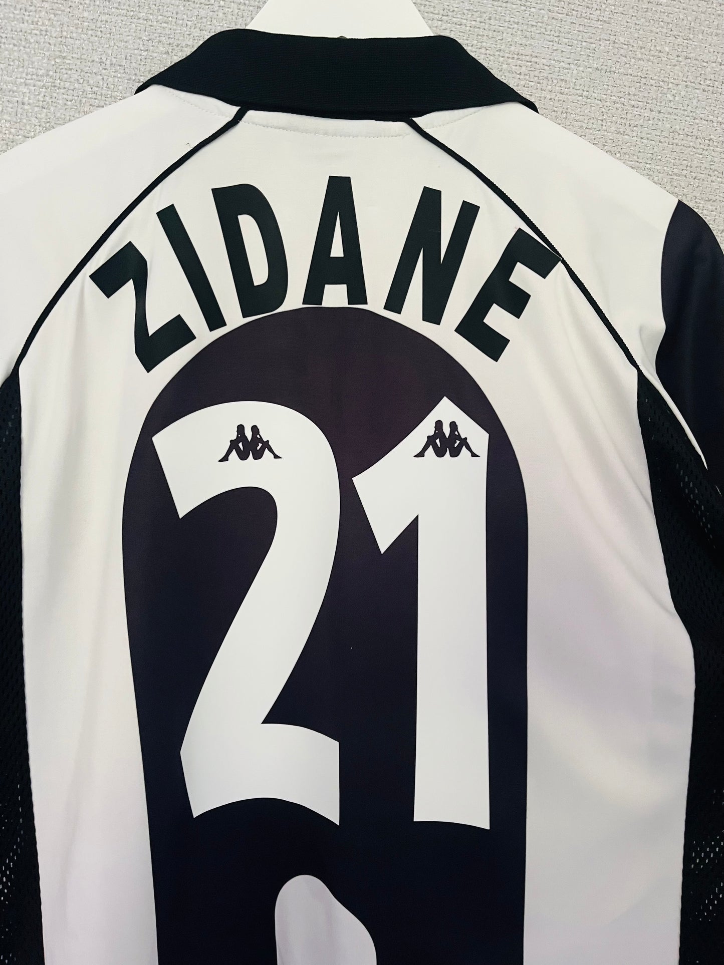 Juventus home football shirt 1997/98 Zidane Large