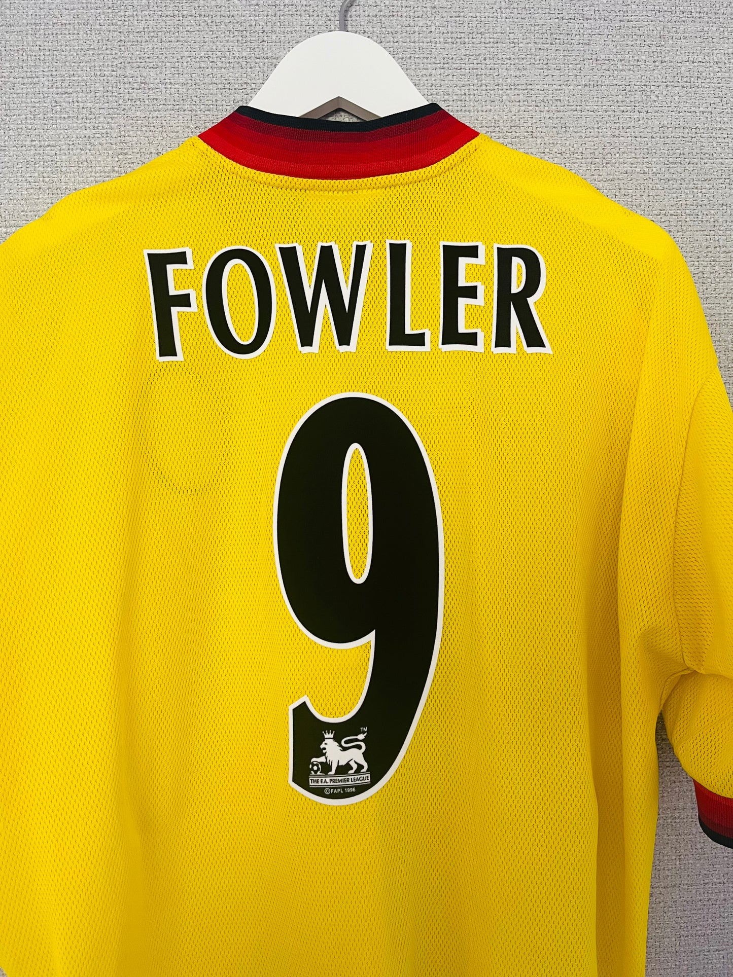 Liverpool away football shirt
1997/99 Fowler Large