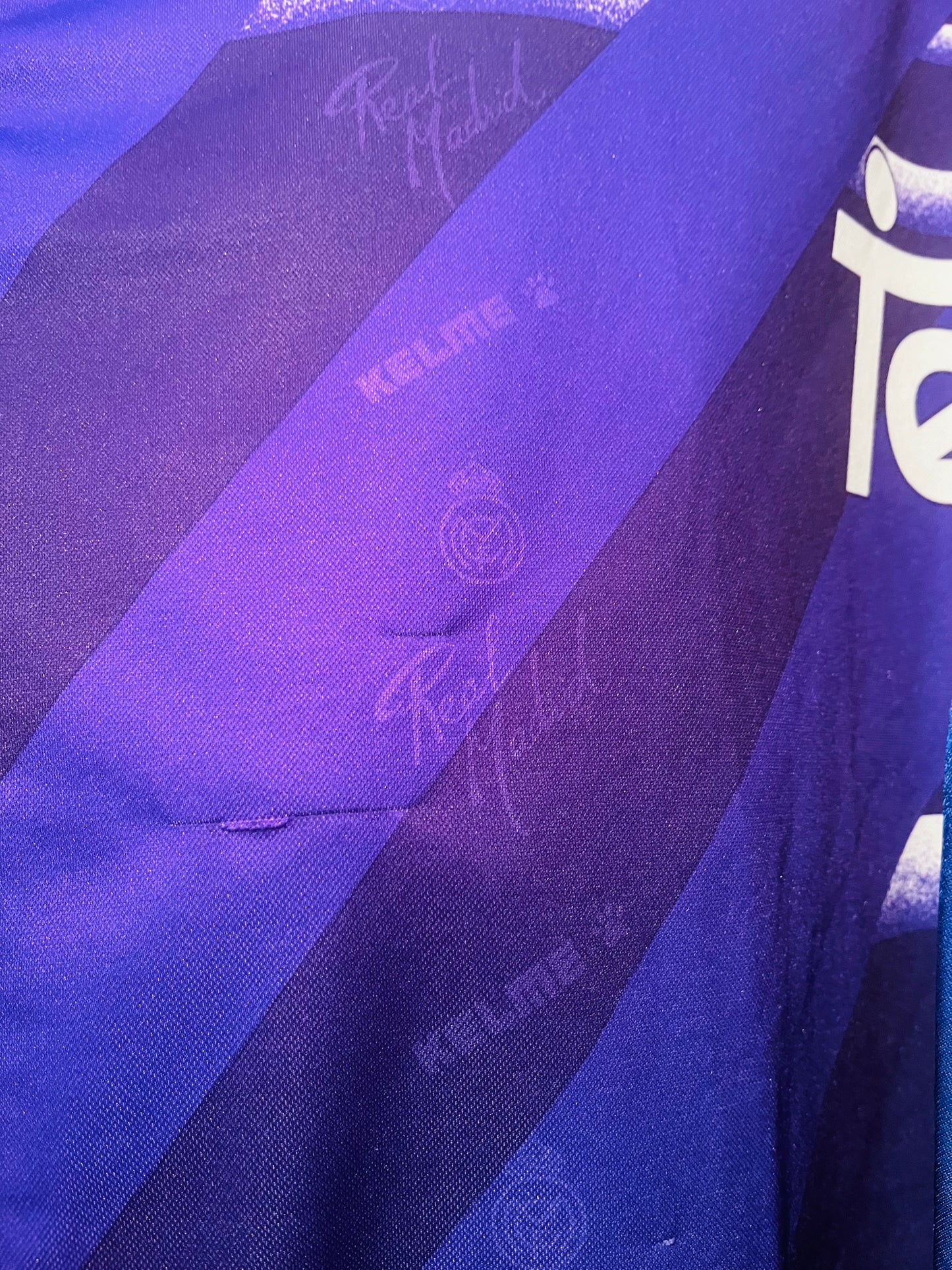 Real Madrid away football shirt
1994/96 Zamorano XL