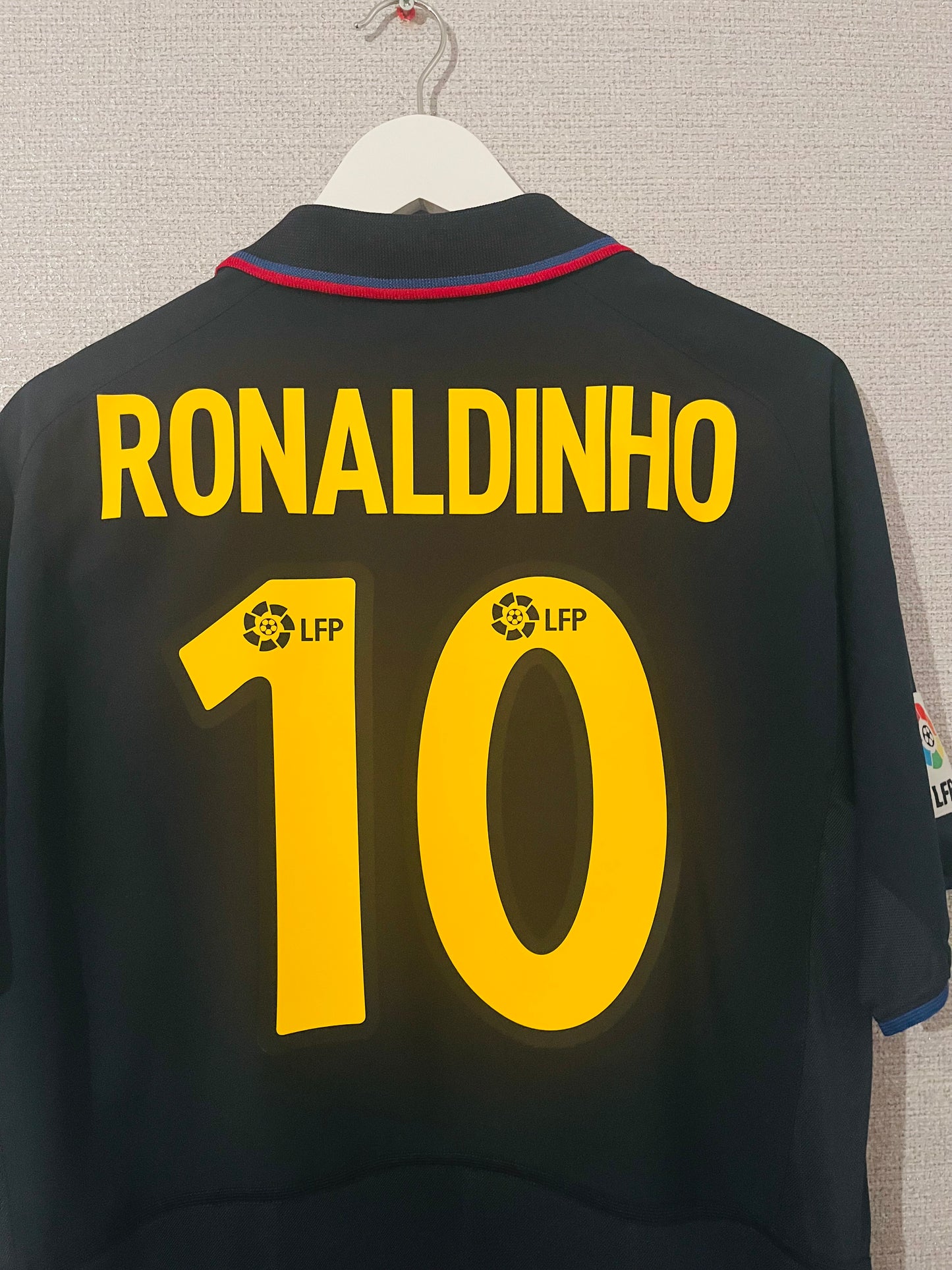 Barcelona away football shirt 2003/04 Ronaldinho Large