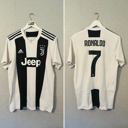 Juventus home football shirt 2018/19 CR7 Large
