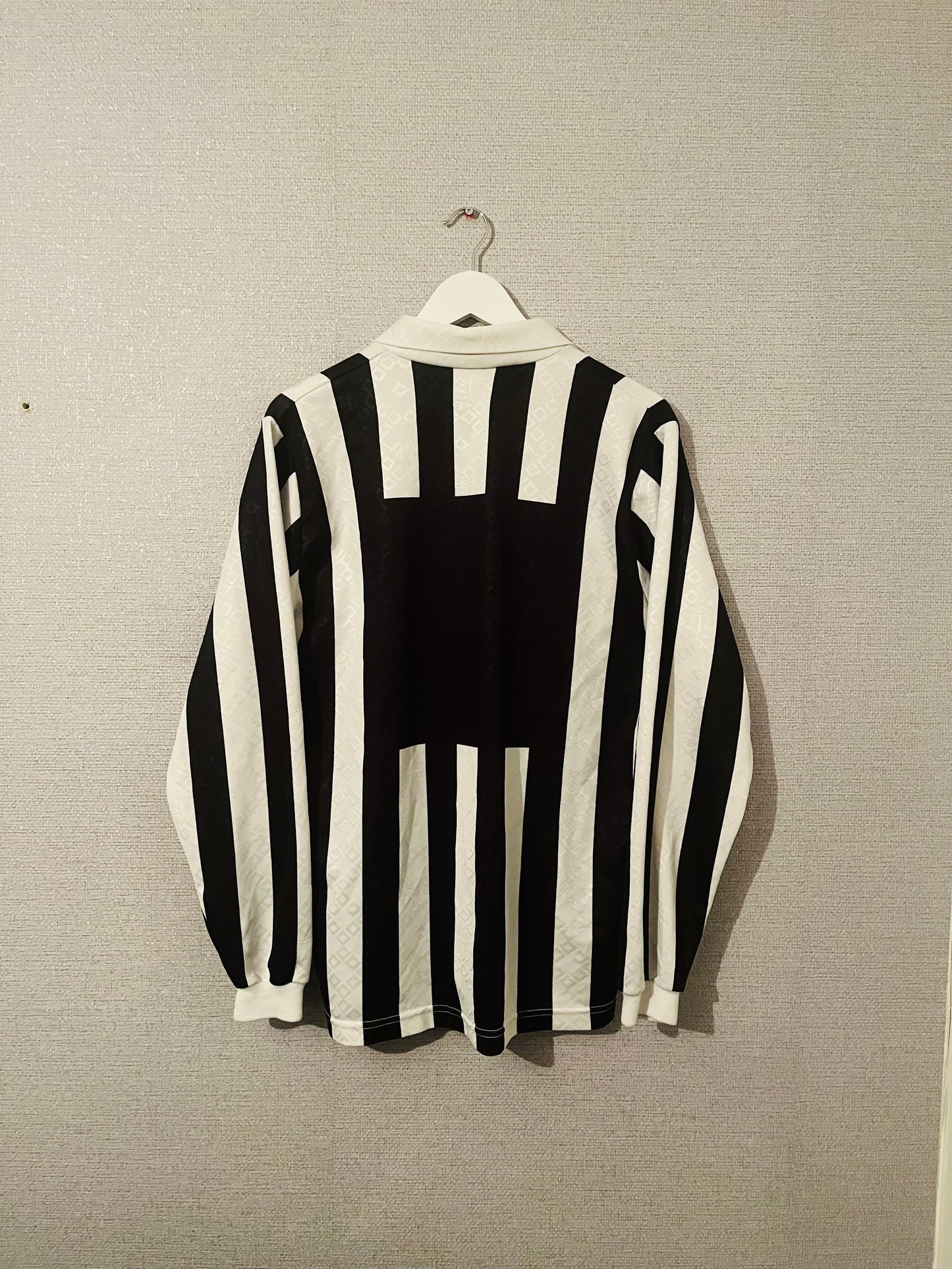 Juventus home football shirt L/S 1992/94 Large