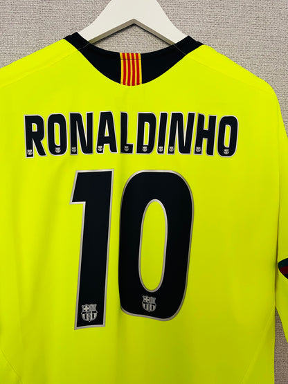 Barcelona away football shirt
2005/06 Ronaldinho XL
