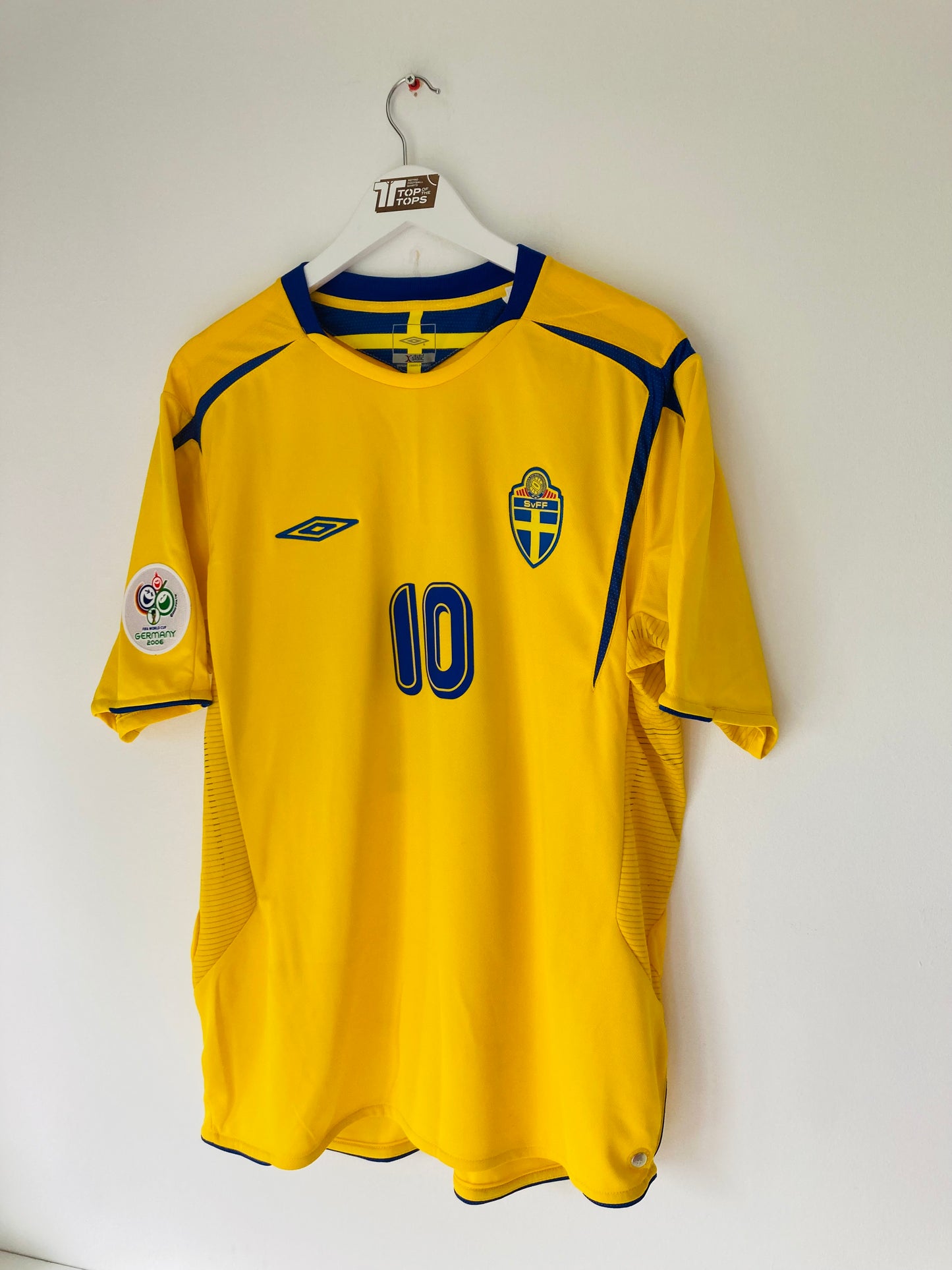 Sweden home football shirt     W/C 2006 Zlatan XL