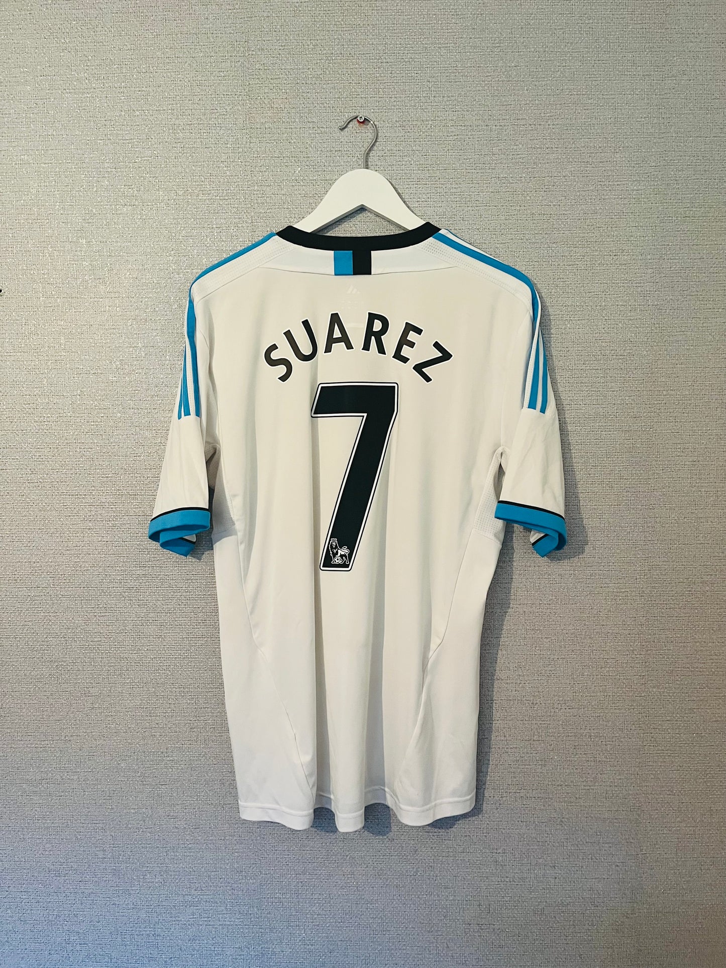 Liverpool third football shirt 2011/12 Suarez Large